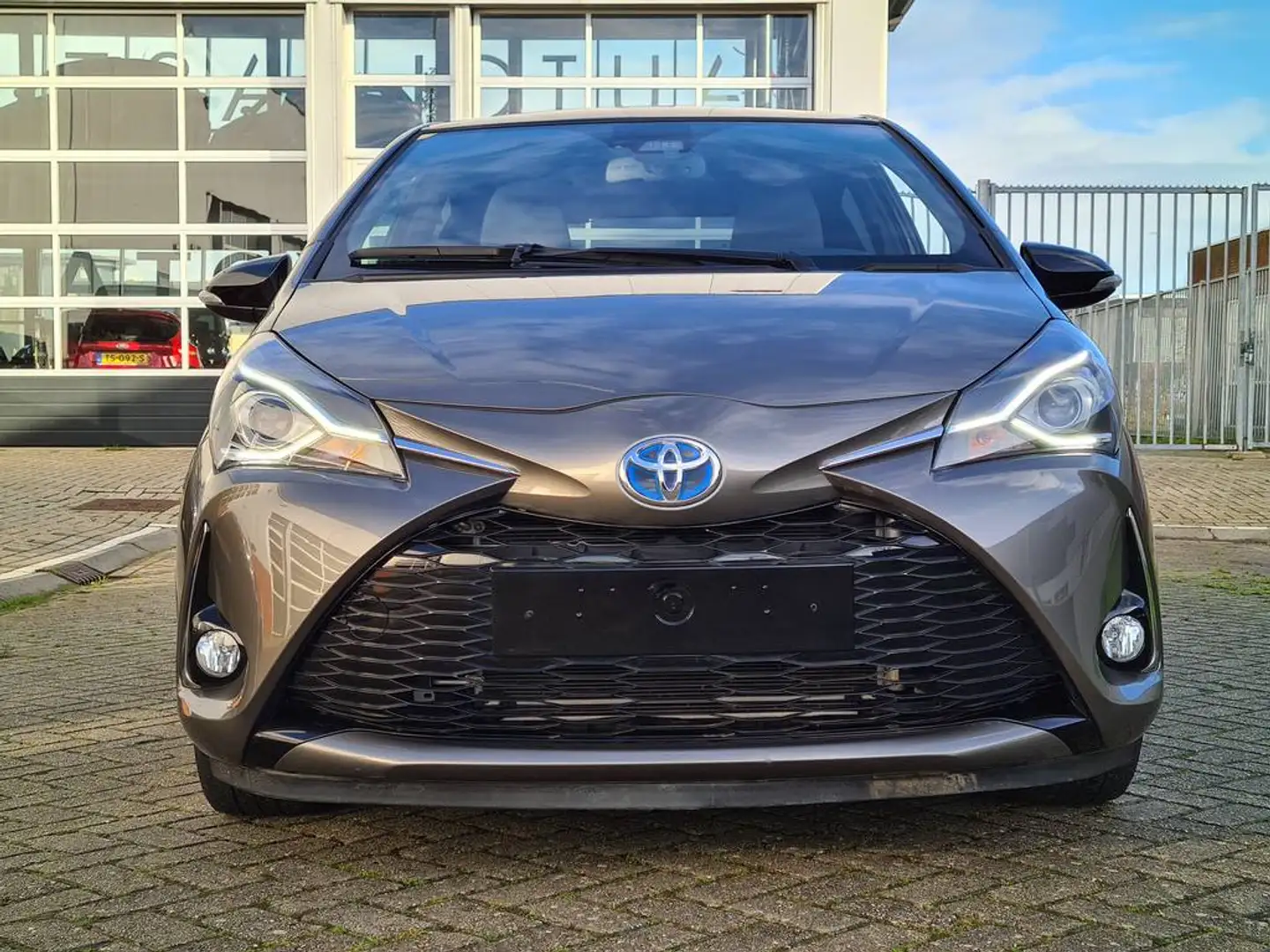 Toyota Yaris Toyote Hybrid 1,5 Full Hybride CVT aut 5drs Dynami Bruin - 2