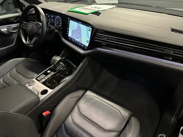 Volkswagen Touareg view 12