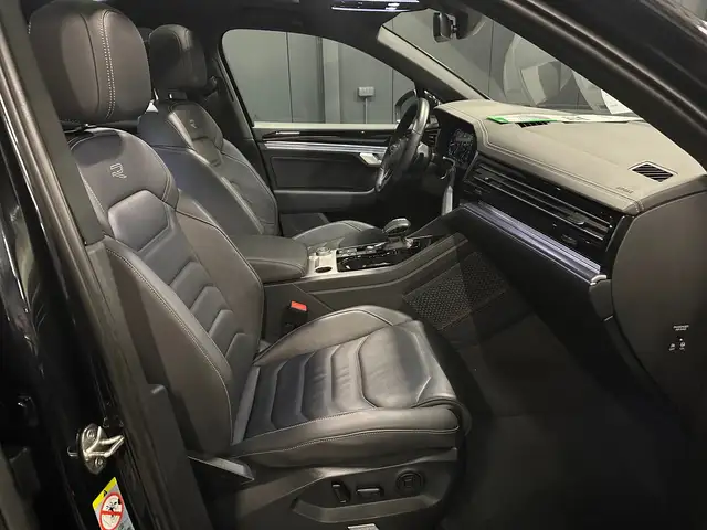 Volkswagen Touareg view 11