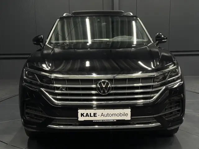 Volkswagen Touareg view 8