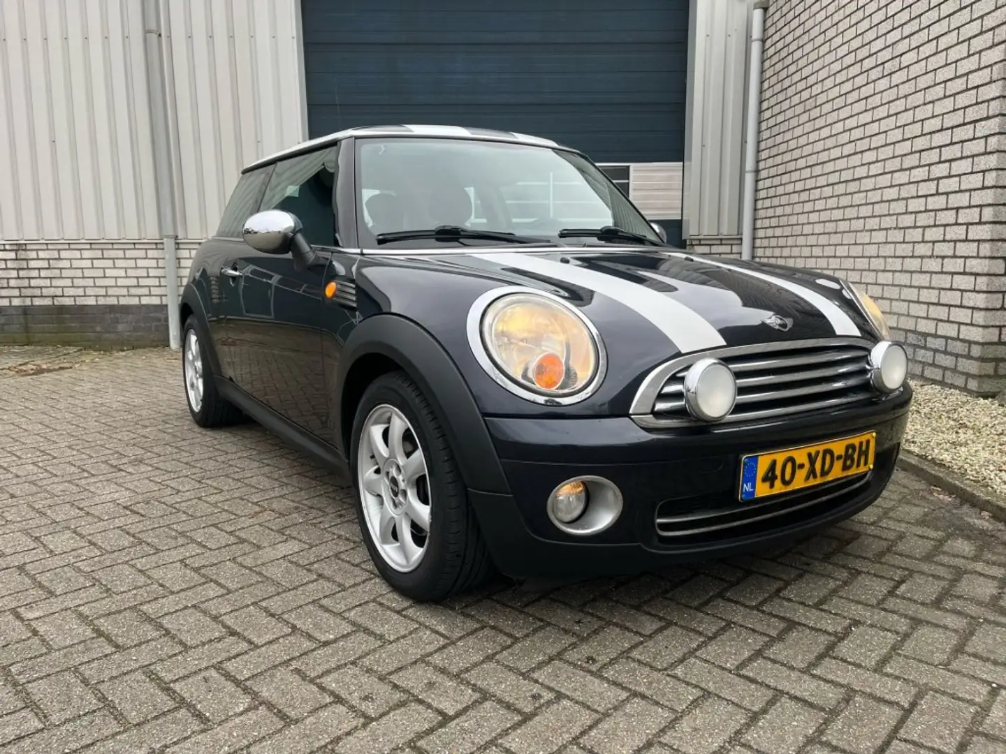 MINI Cooper 1.6-Cruise control-Airco-Dealer onderhouden Zwart - 1