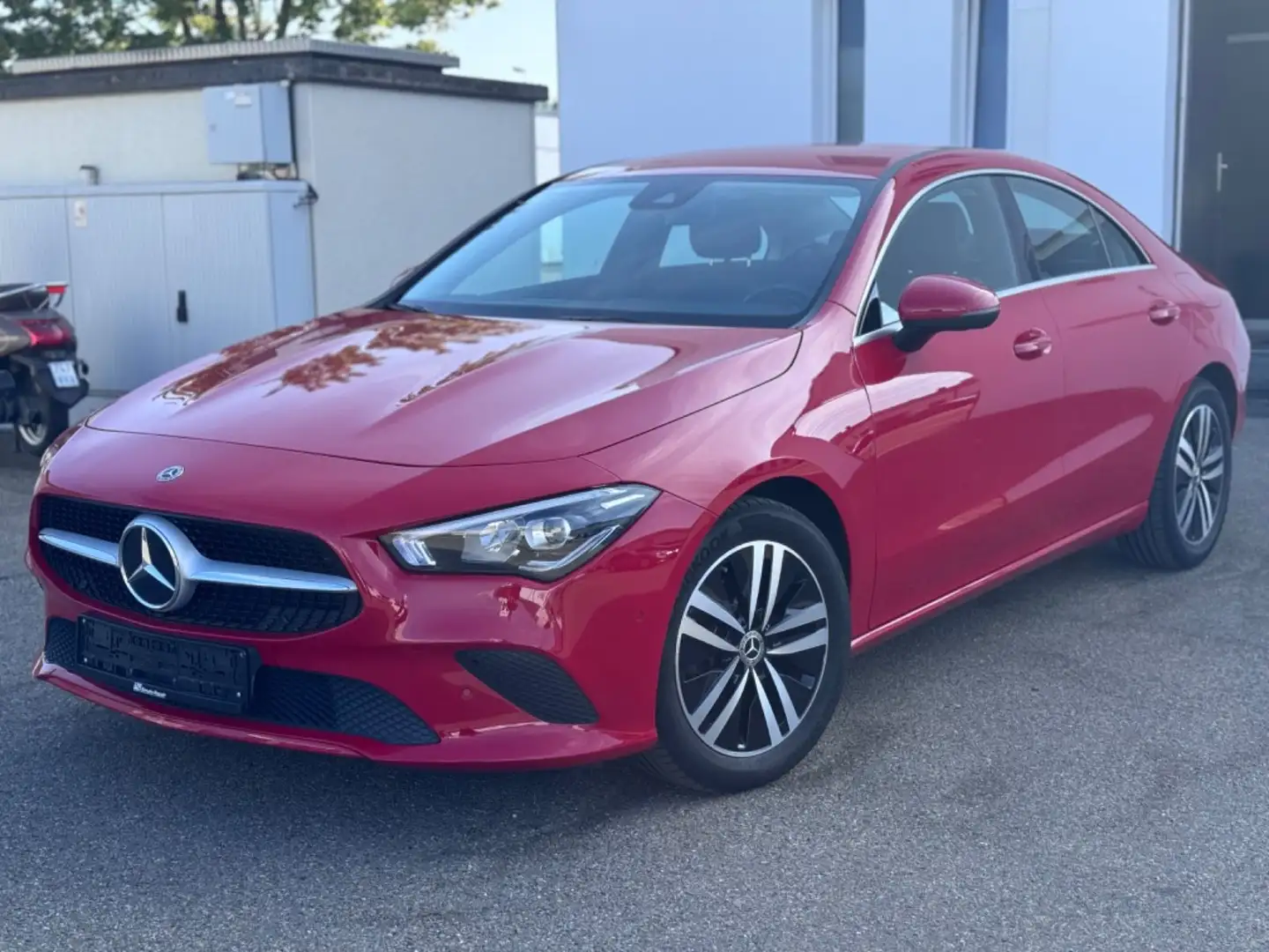Mercedes-Benz CLA 180 Automatik *MBUX*LED*AHK*DistronicPlus* Roşu - 1