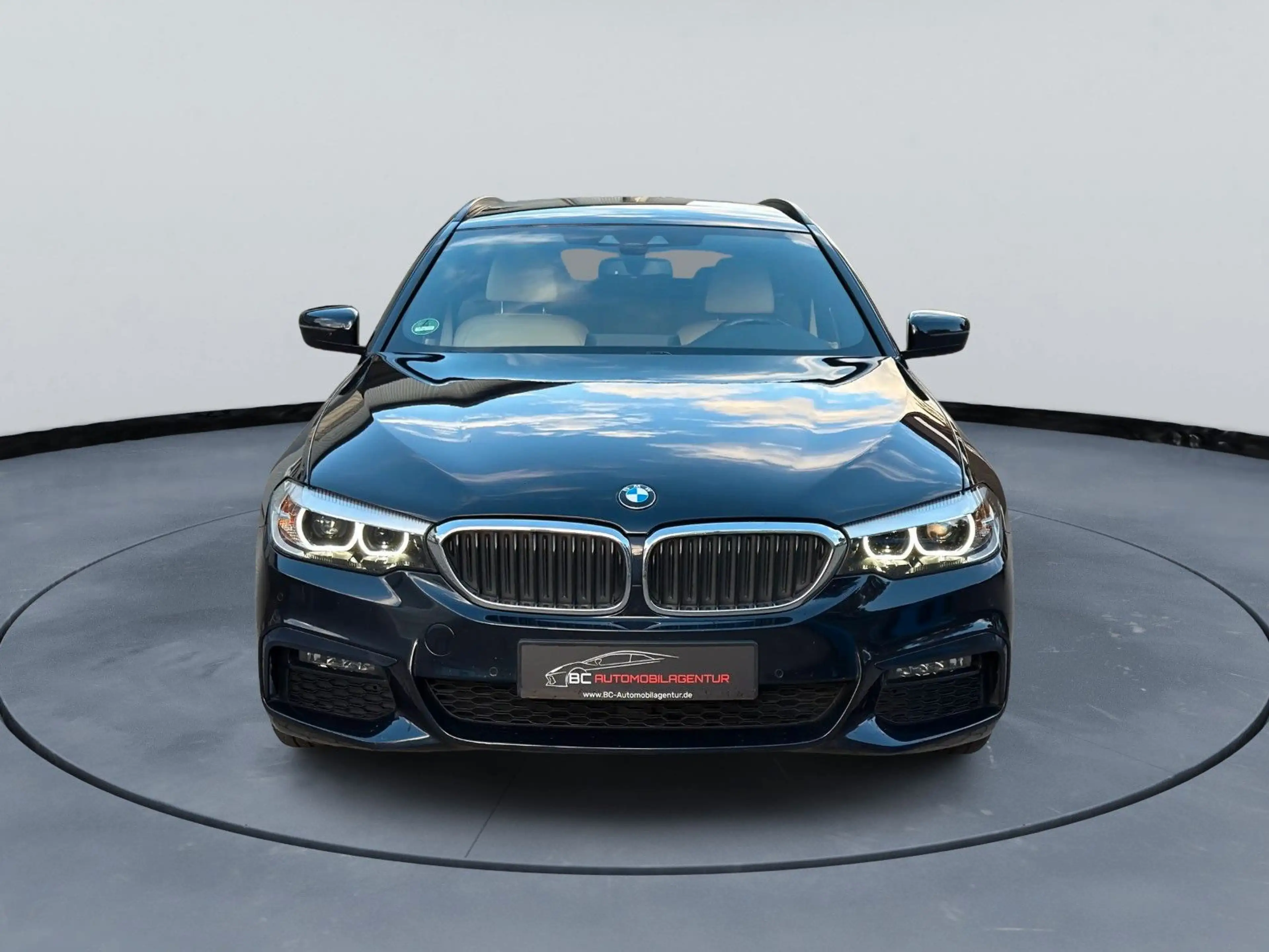 BMW 530 i M Sport Harman-Kardon Massage Leder Memory — photo 2