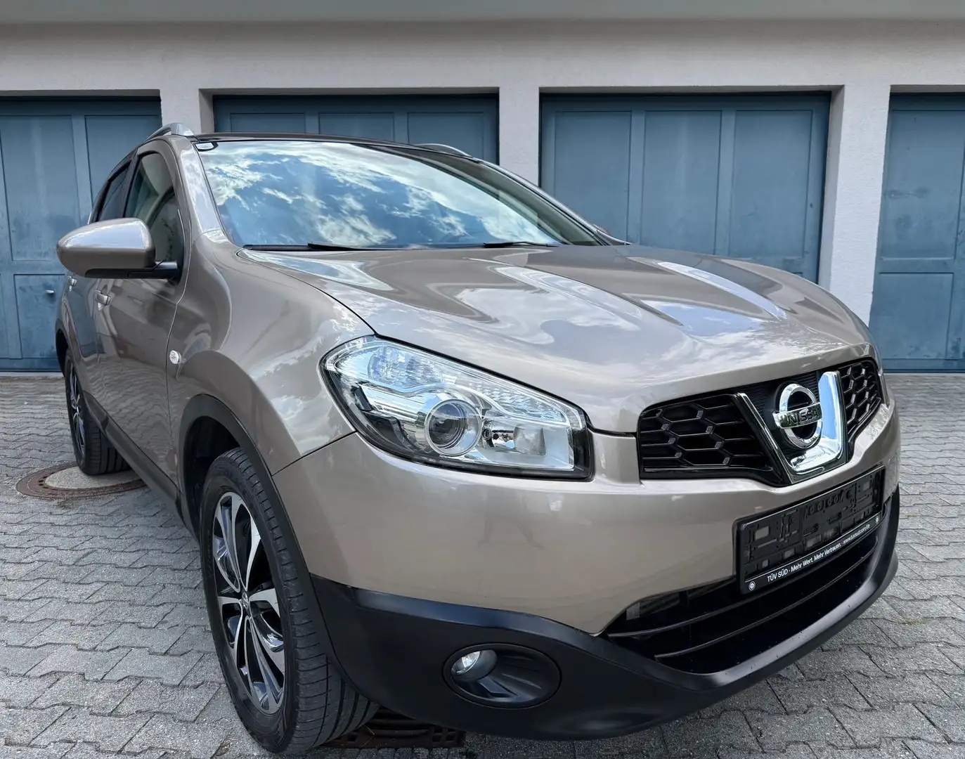 Nissan Qashqai 2.0 dCi DPF ALL-MODE 4x4 i-Way AHK-Pano-Kamera Braun - 2