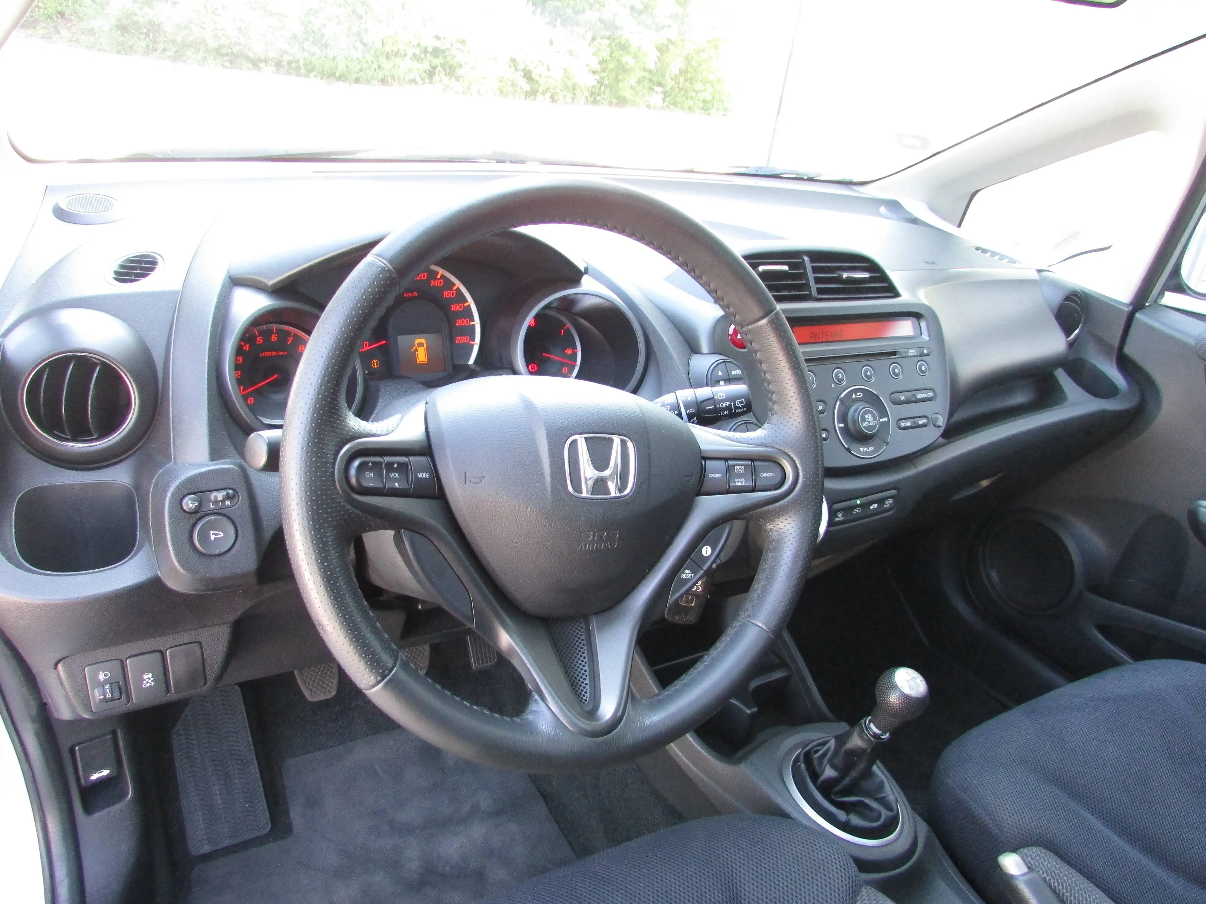 Honda Jazz 1.4 Elegance, AHK CD, USB, MP3, i-MID, Tempomat, AUX-IN — photo 11