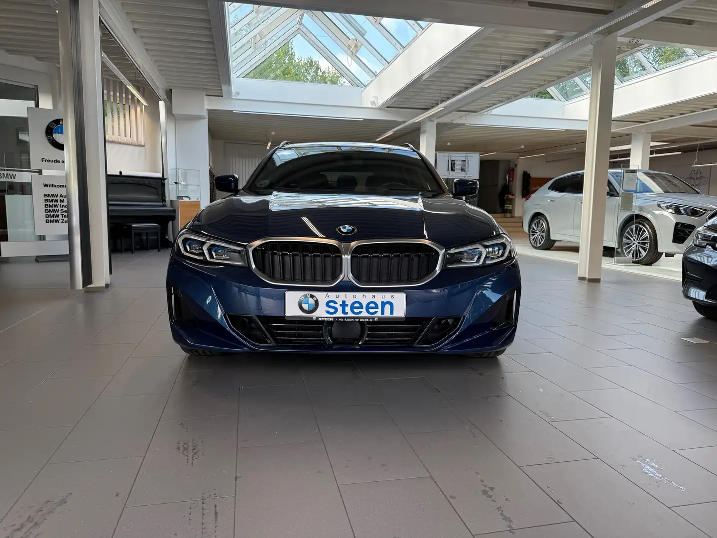 BMW 320 320d Touring Aut. - 1