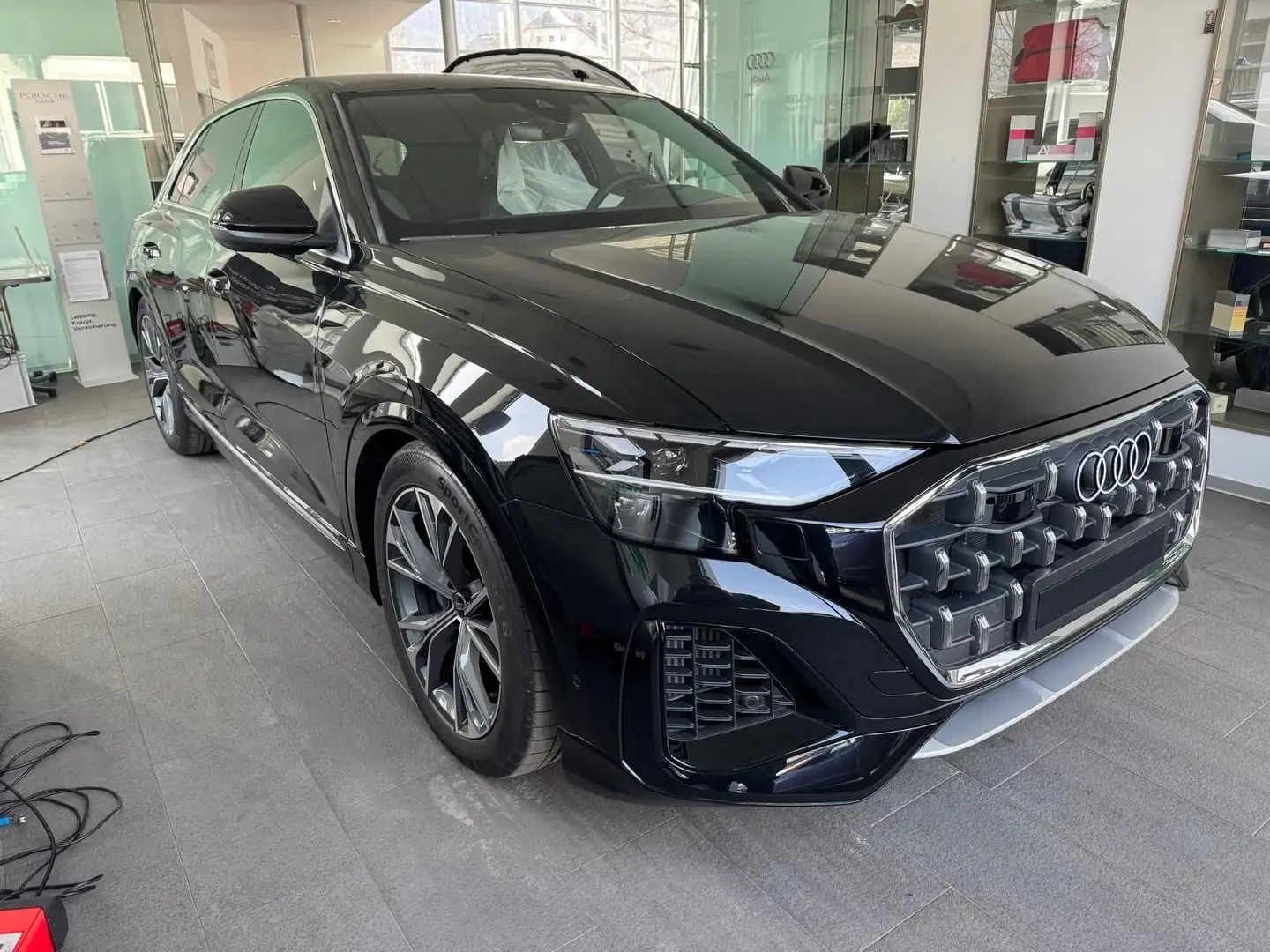 Audi Q8 Q8 55 TFSI e PHEV quattro Schwarz - 1