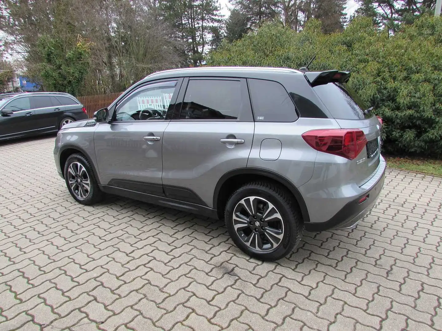 Suzuki Vitara 1.4 Boosterjet Hybrid 4x4 Comfort+ Grau - 2