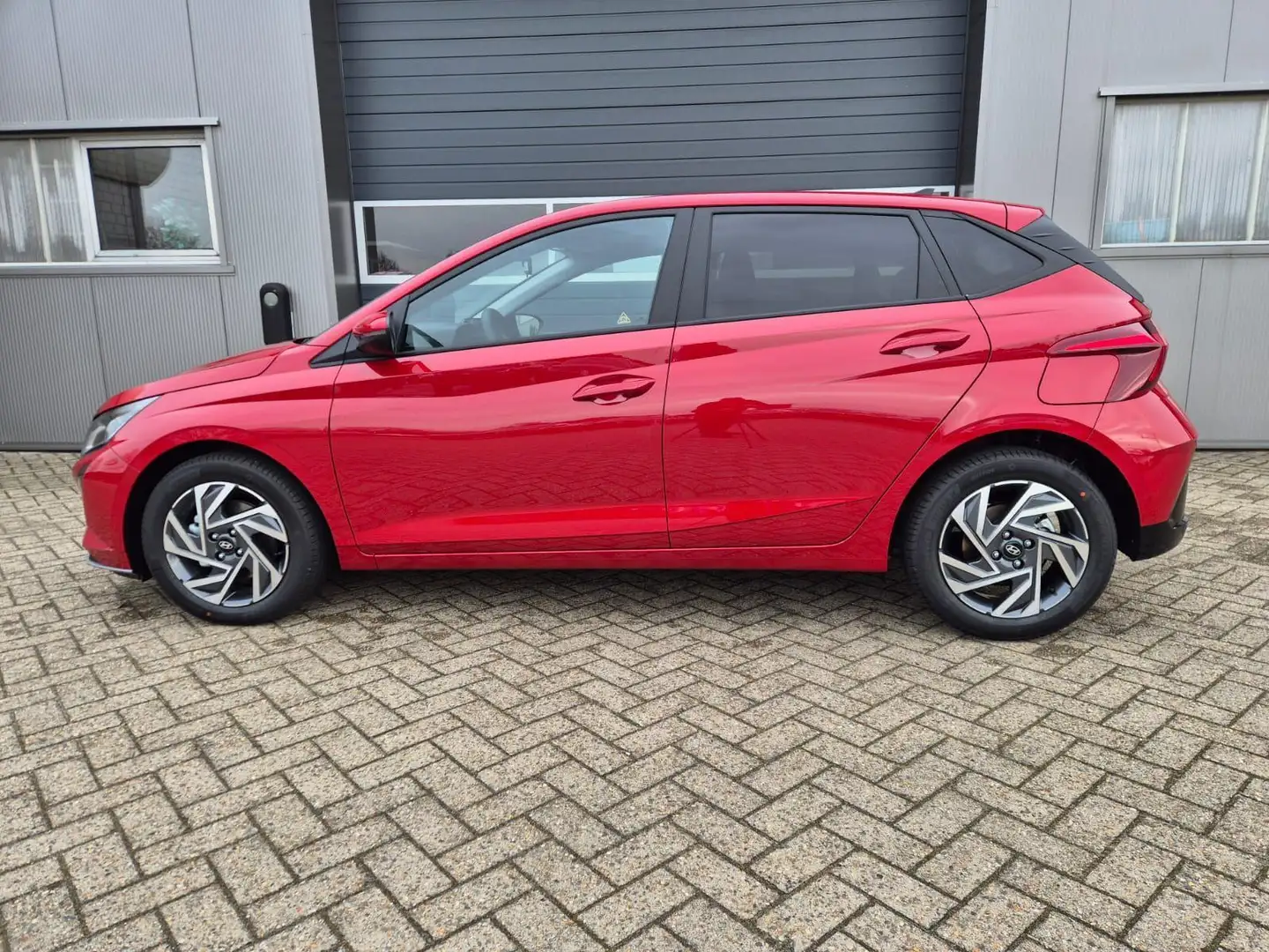 Hyundai i20 1.0 T-GDI 90PS Trend Automatik 5-türig Klimaaut... Rot - 2