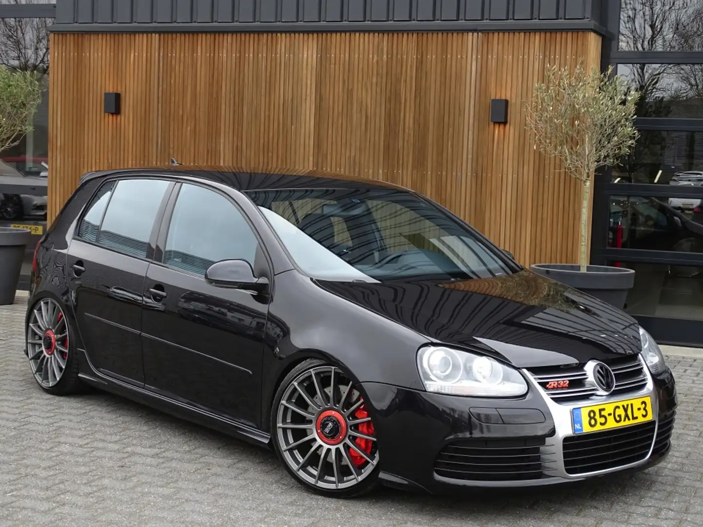 Volkswagen Golf 3.2 R32 V6 252PK DSG RNS / AirRide *NAP* Zwart - 2