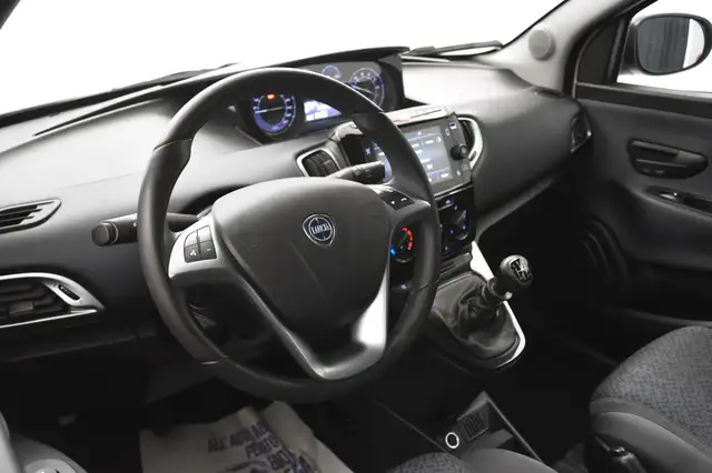 Lancia Ypsilon view 7