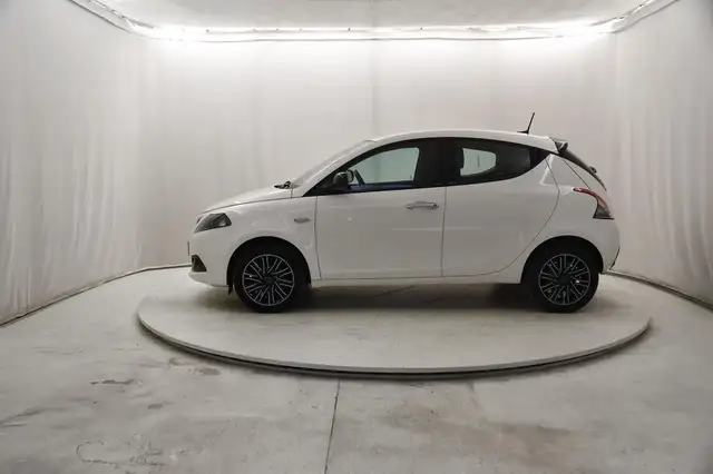 Lancia Ypsilon view 2