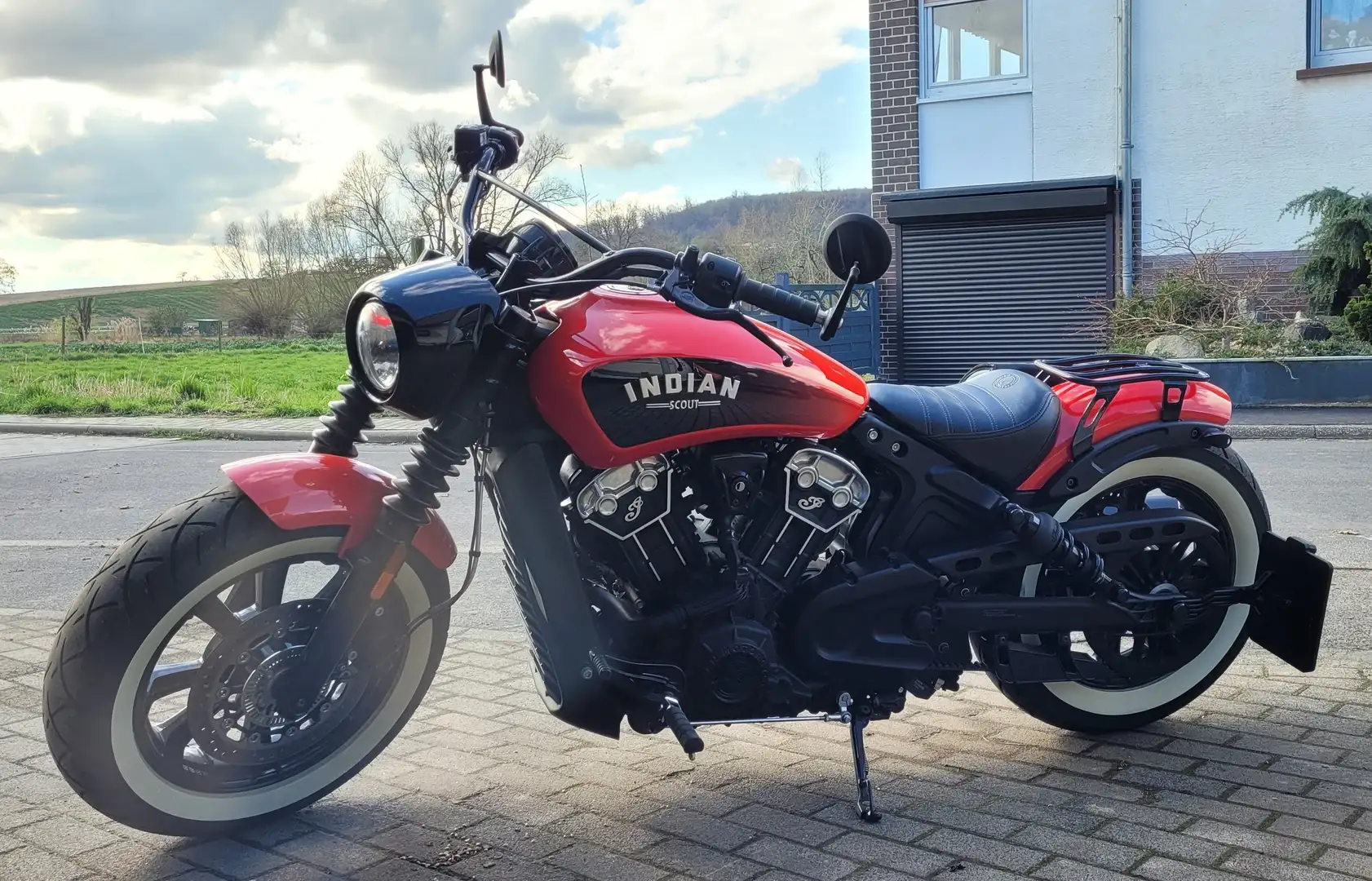 Indian Scout Bobber Red - 1