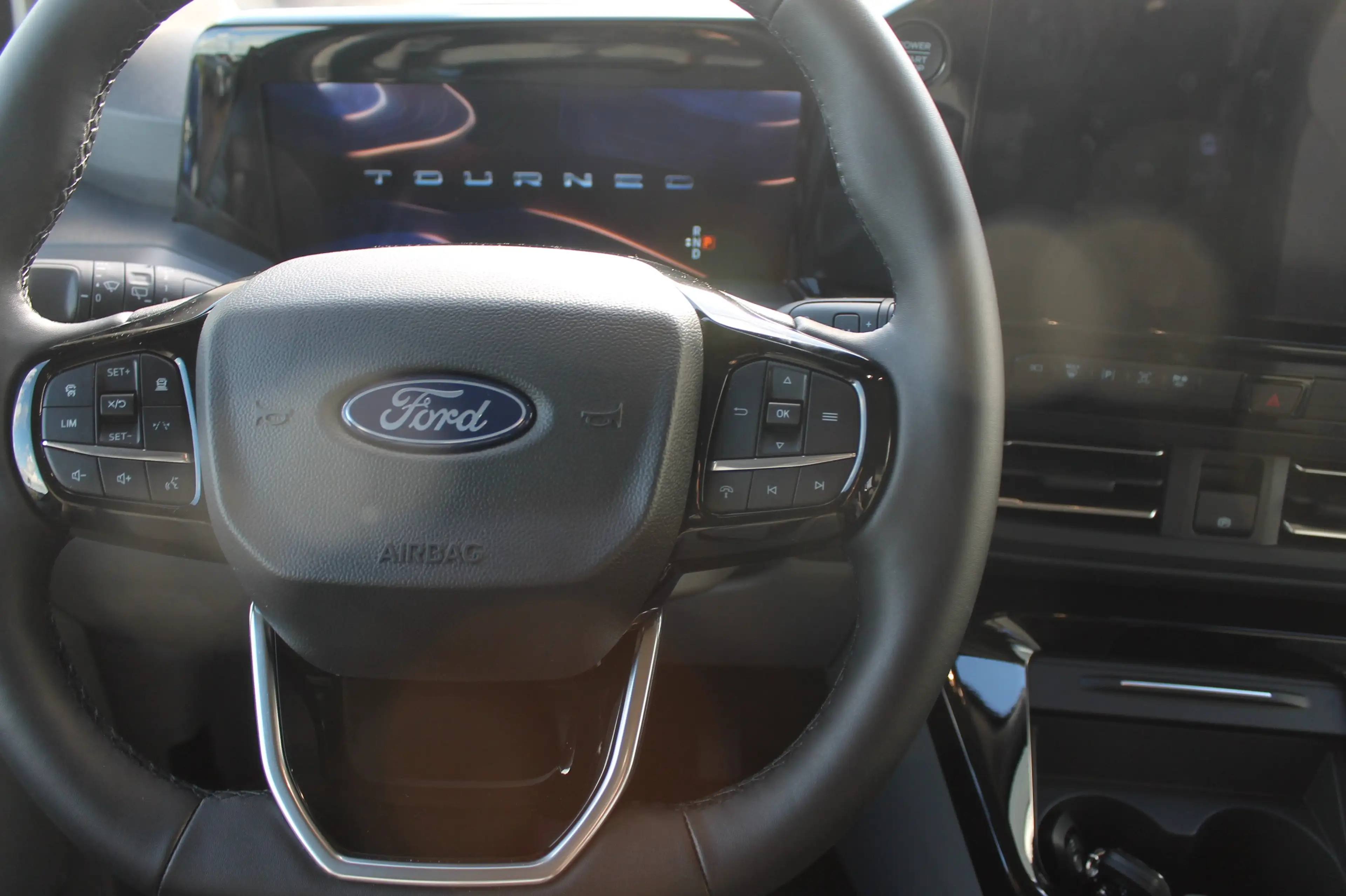 Ford Tourneo CUSTOM Titanium X — photo 13