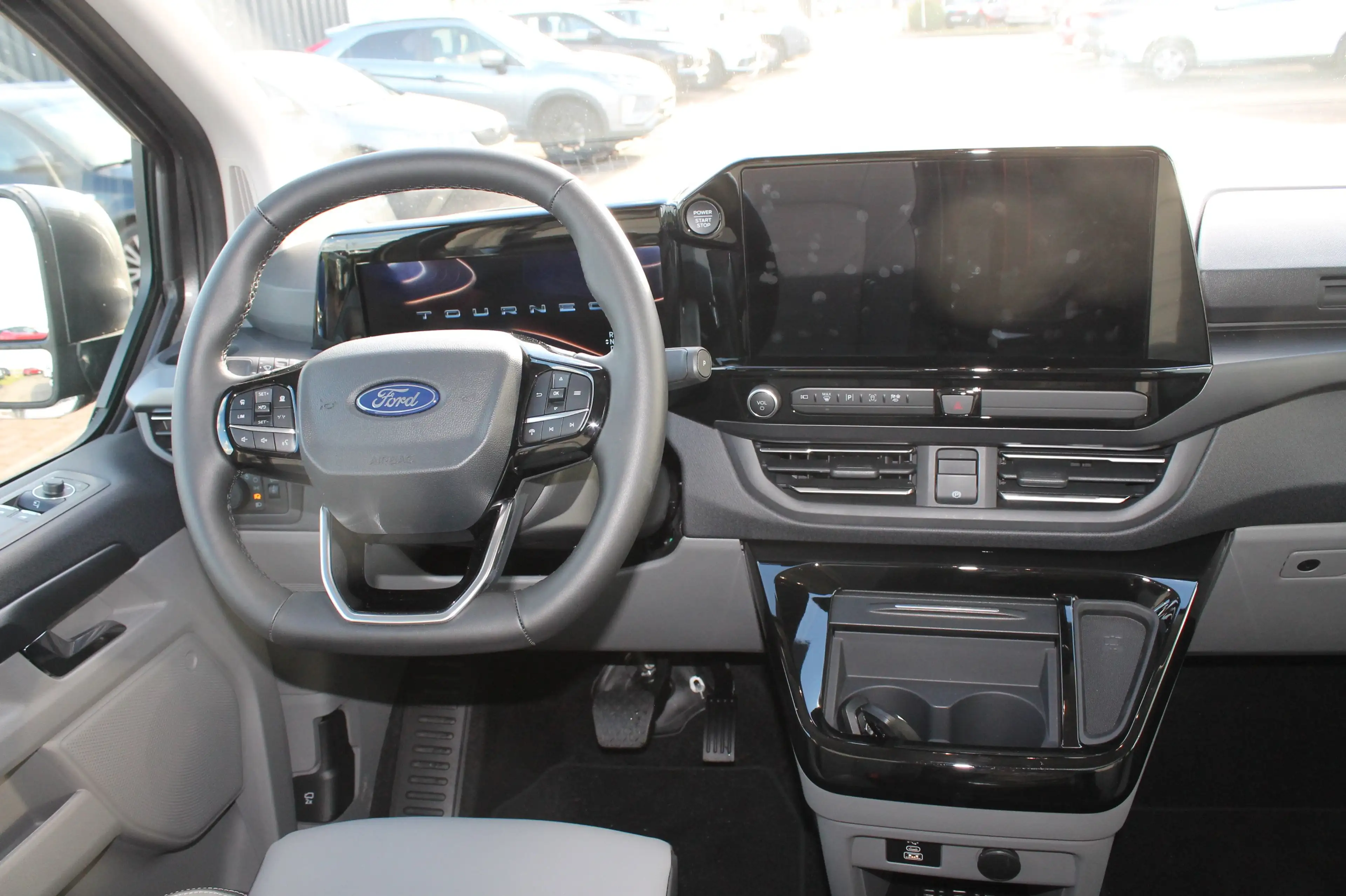 Ford Tourneo CUSTOM Titanium X — photo 12