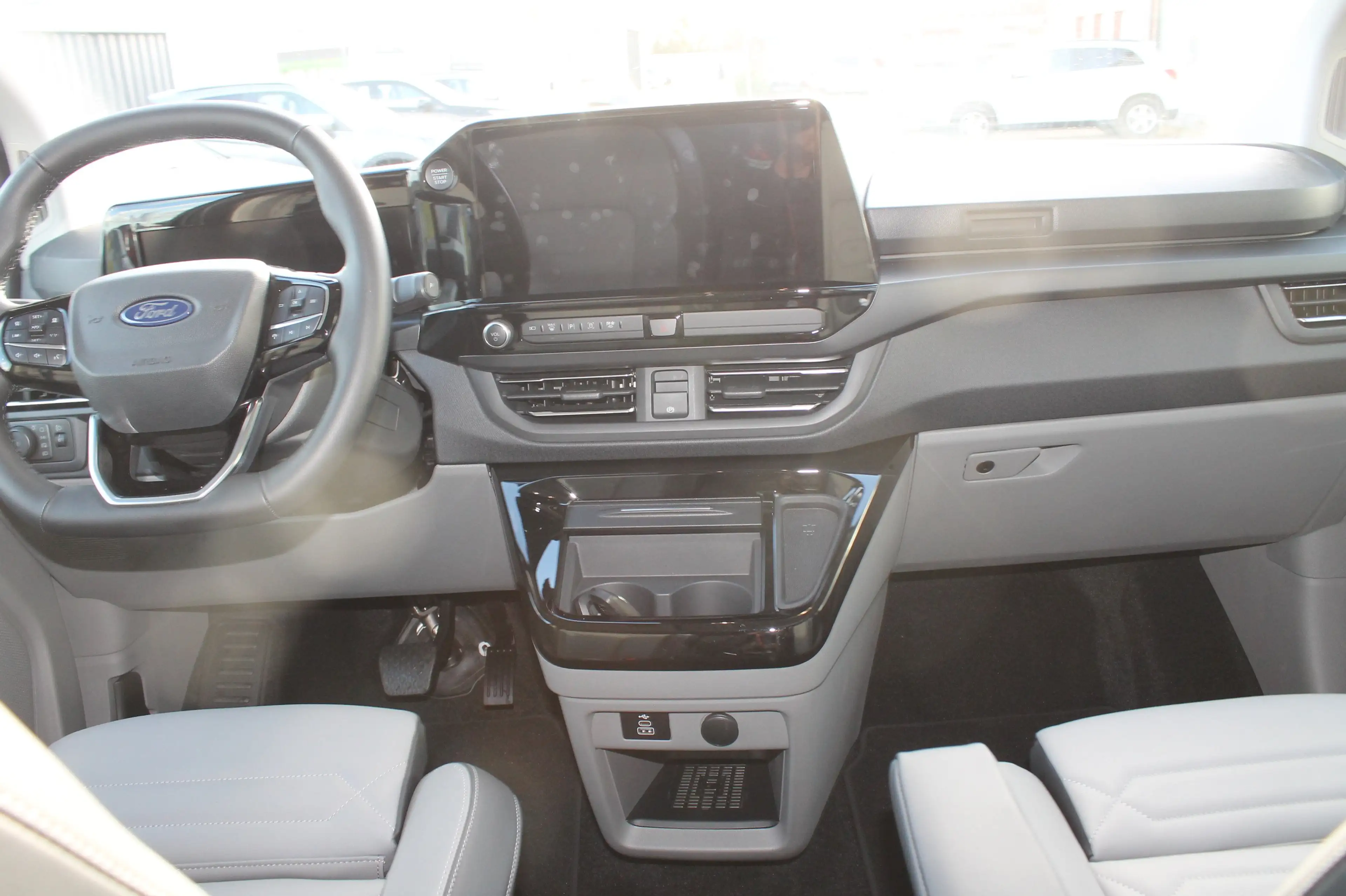 Ford Tourneo CUSTOM Titanium X — photo 14