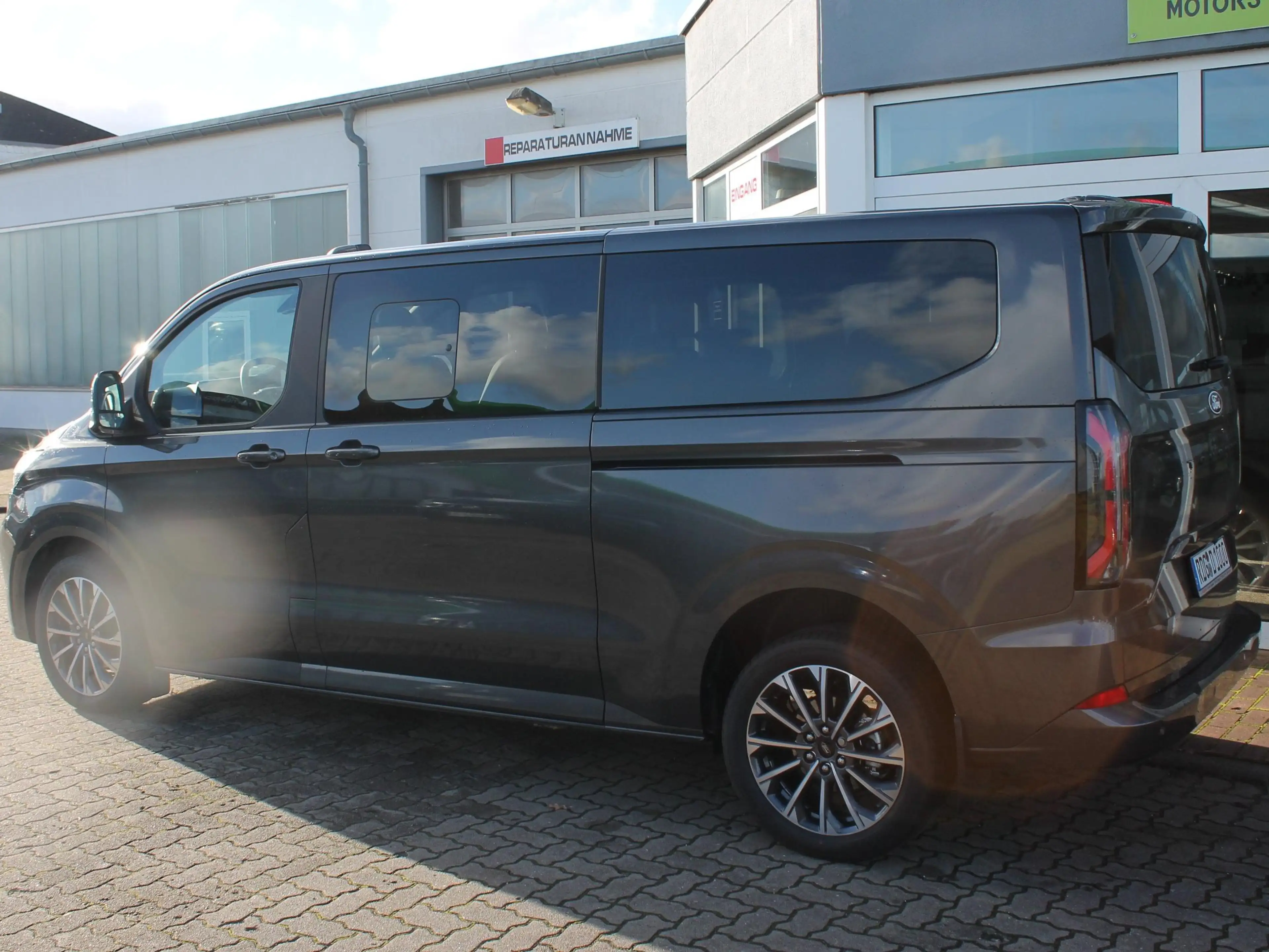 Ford Tourneo CUSTOM Titanium X — photo 4
