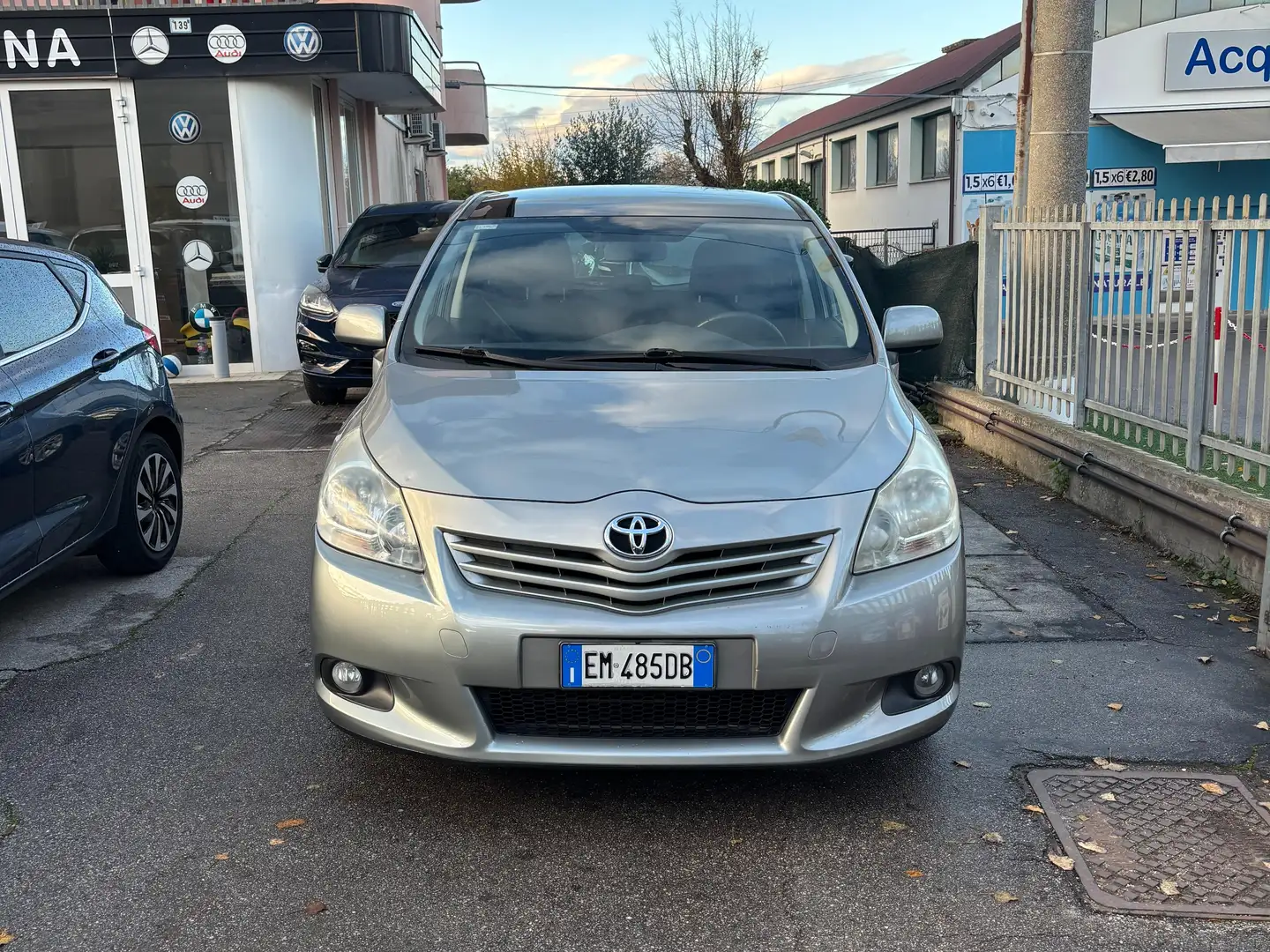 Toyota Verso Verso 1.6 7 POSTI NESSUN VINCOLO Grau - 1