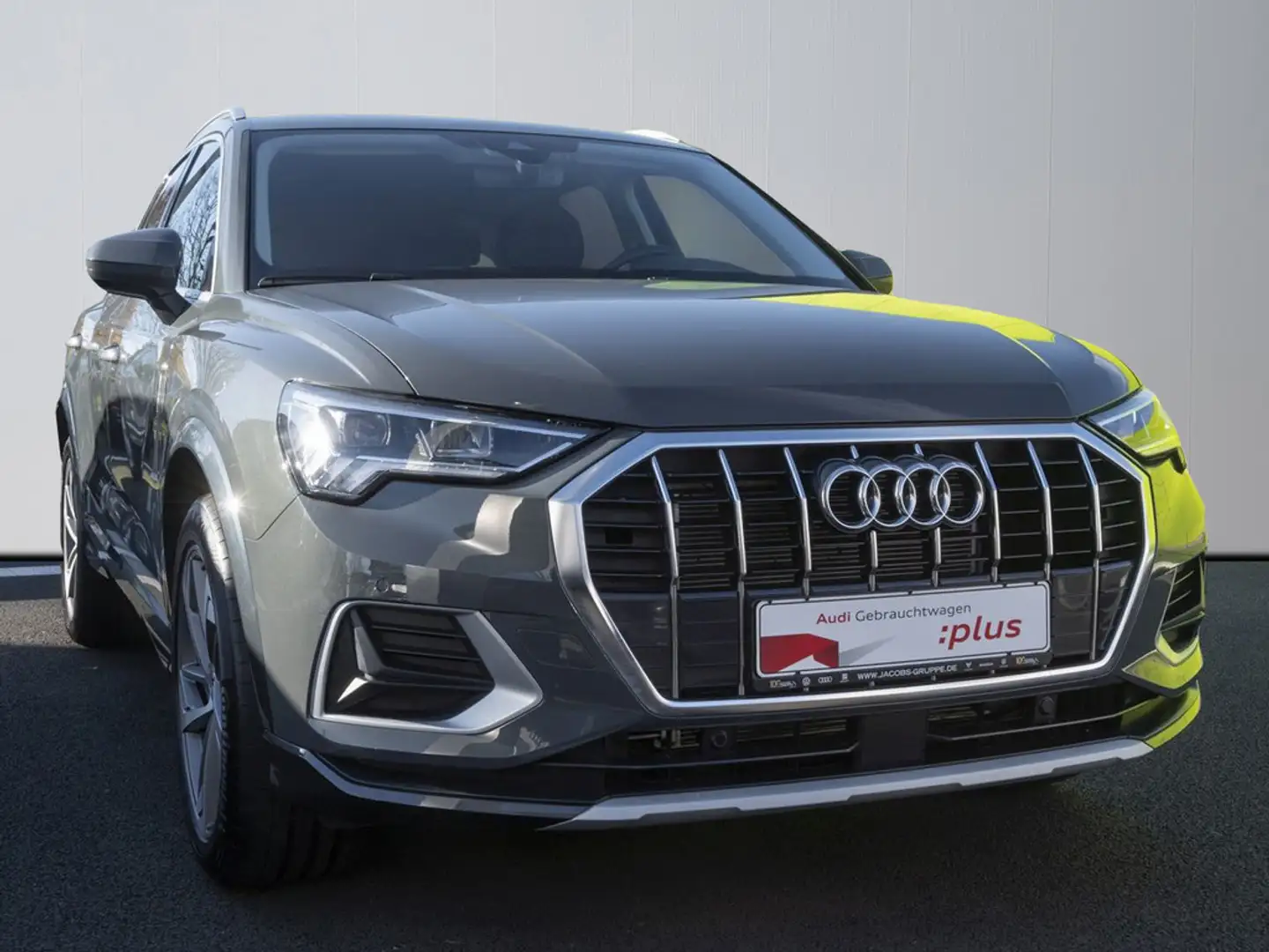Audi Q3 35 TFSI advanced SHZ,AHK,PDC,LED Grau - 2
