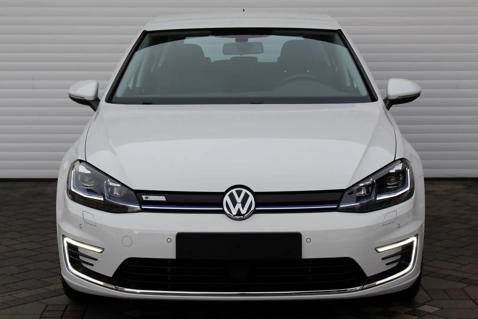 Volkswagen e-Golf COMFORTLINE 100KW*CCS-16"-ALU-NAVI-LED-APP_CONNECT Bílá - 2