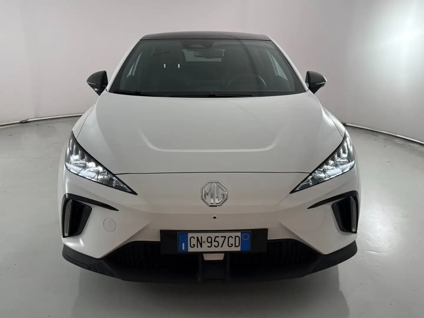MG MG4 Luxury - 2