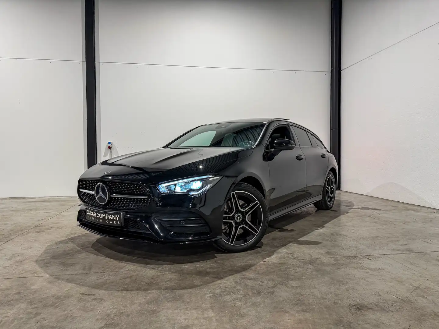Mercedes-Benz CLA 250 Hybrid | Pano | AMG-Line | Shooting break Zwart - 1