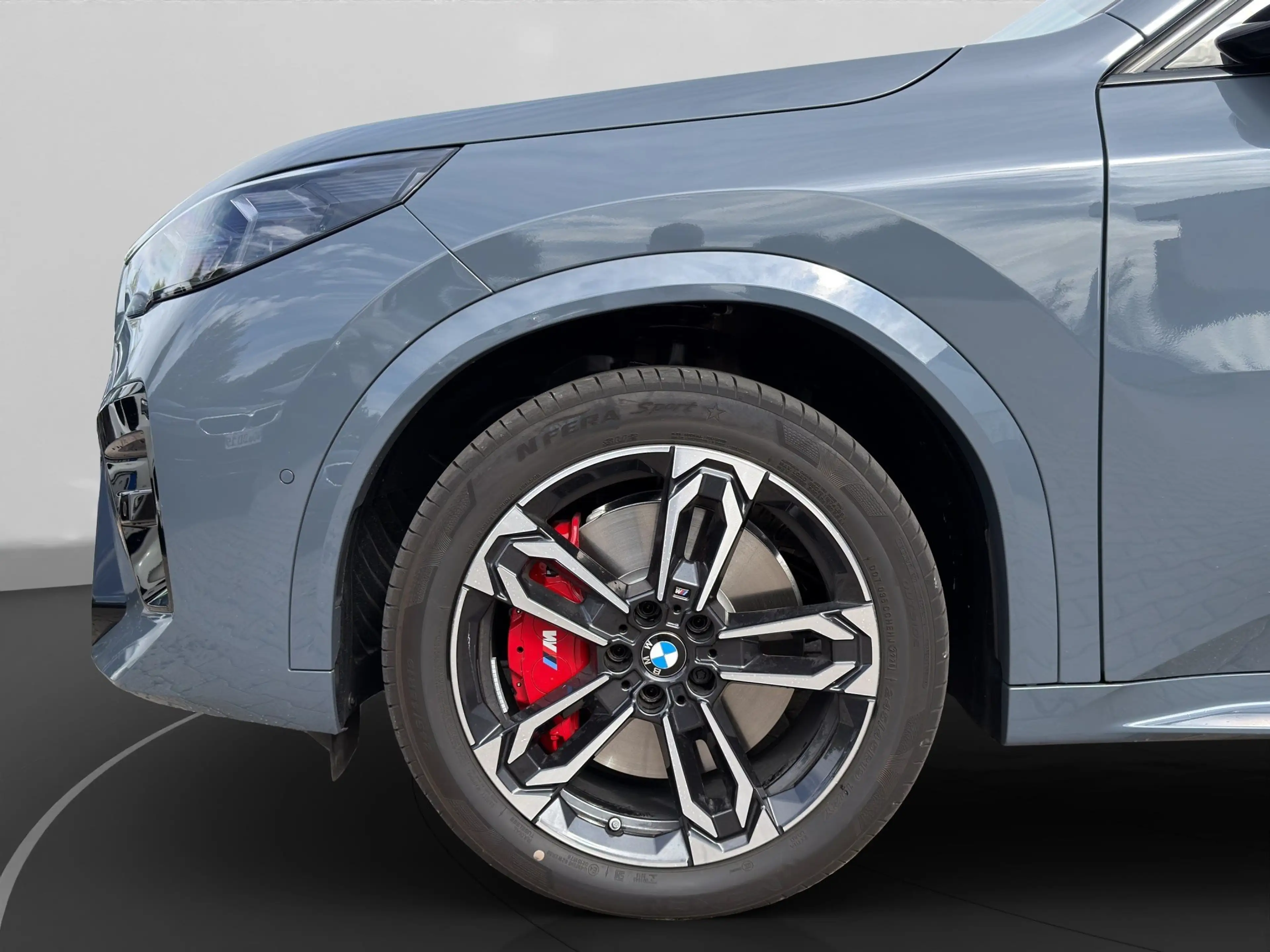 BMW iX2 xDrive30 — photo 9