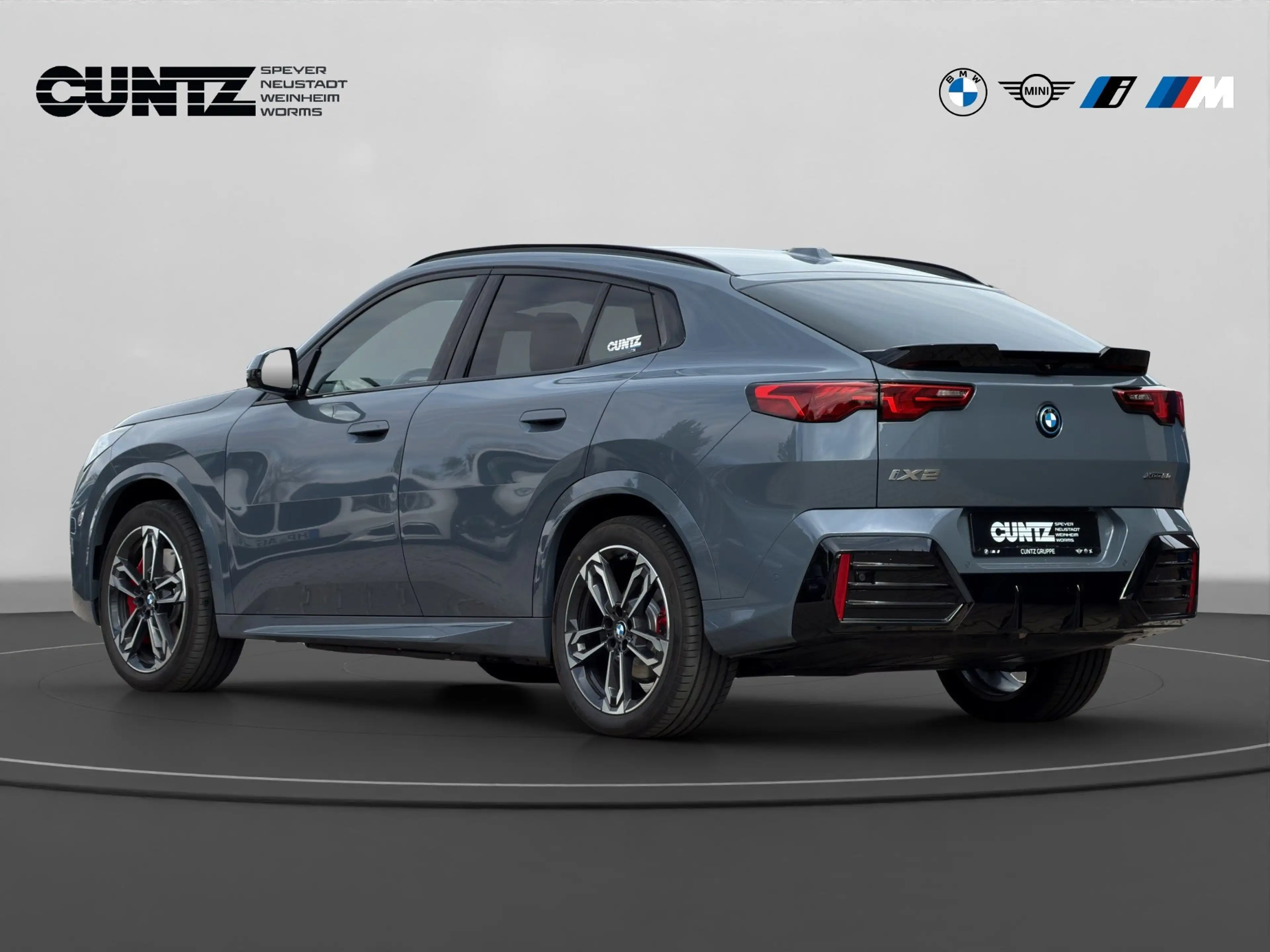 BMW iX2 xDrive30 — photo 7
