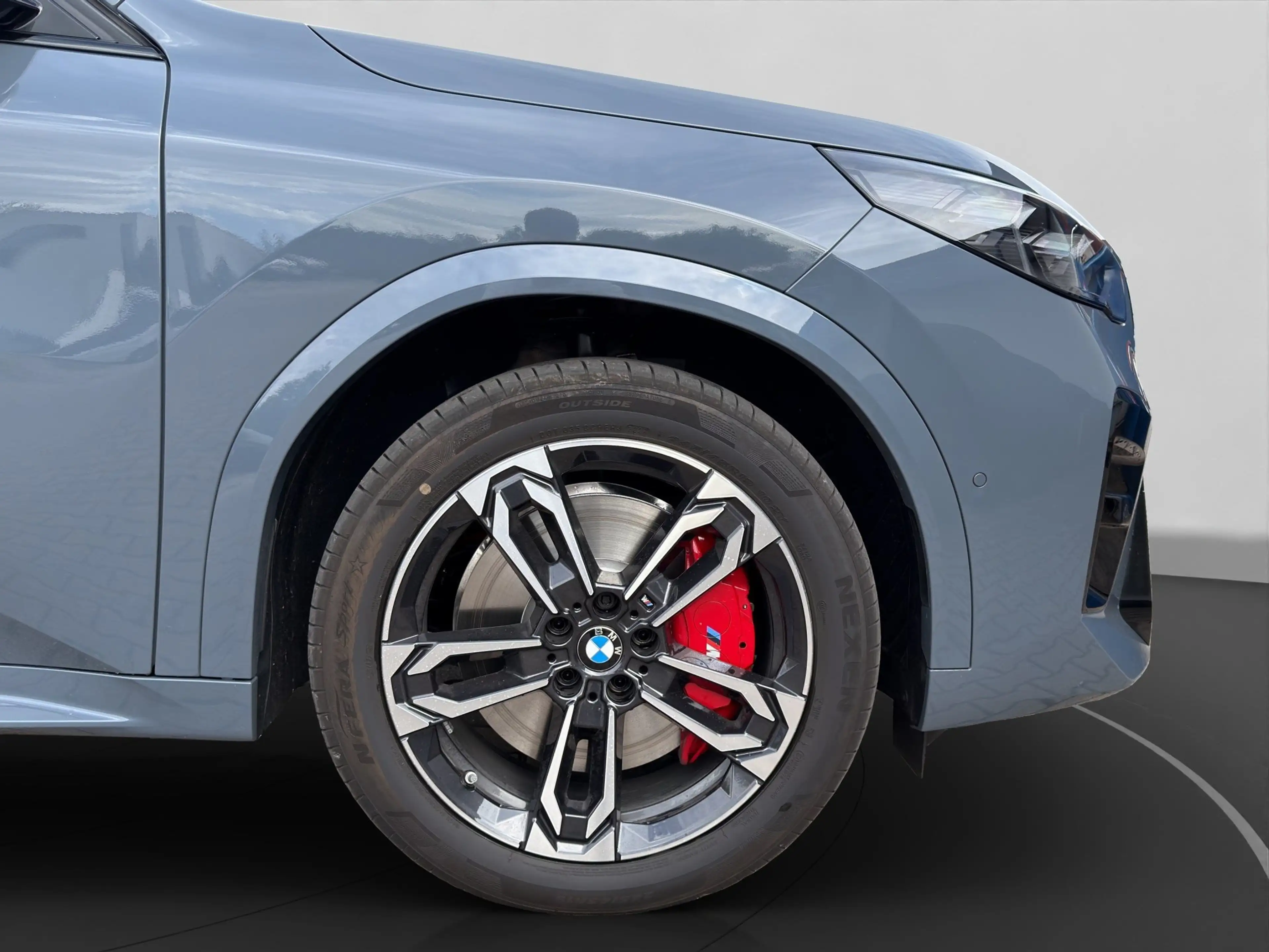 BMW iX2 xDrive30 — photo 11