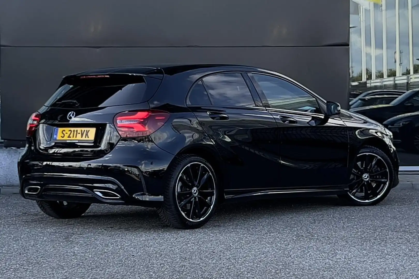 Mercedes-Benz A 250 A AMG Line WhiteArt Edition | Nightpakket | LED | Noir - 2