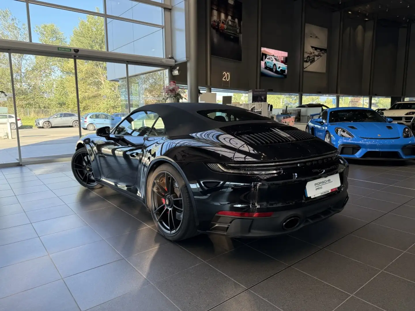 Porsche 992 Carrera GTS Cabriolet PDK Noir - 2