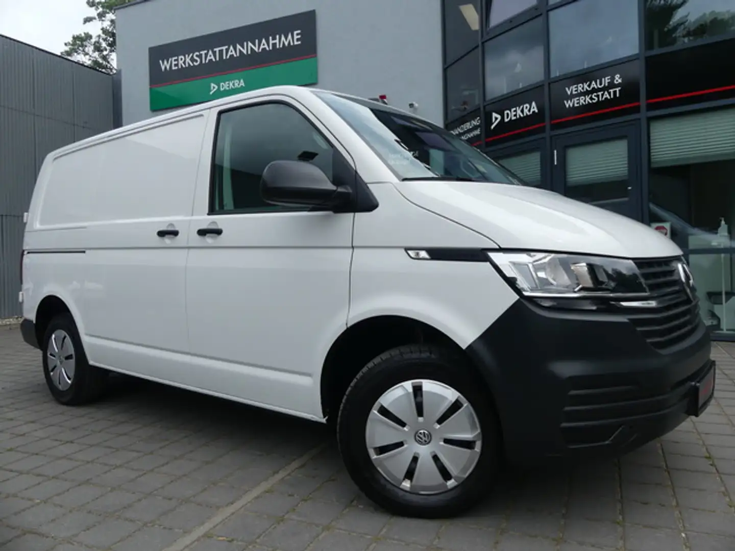 Volkswagen T6.1 Transporter 2.0 TDI Kasten AUTOMATIK/NAVI/KAM Weiß - 1