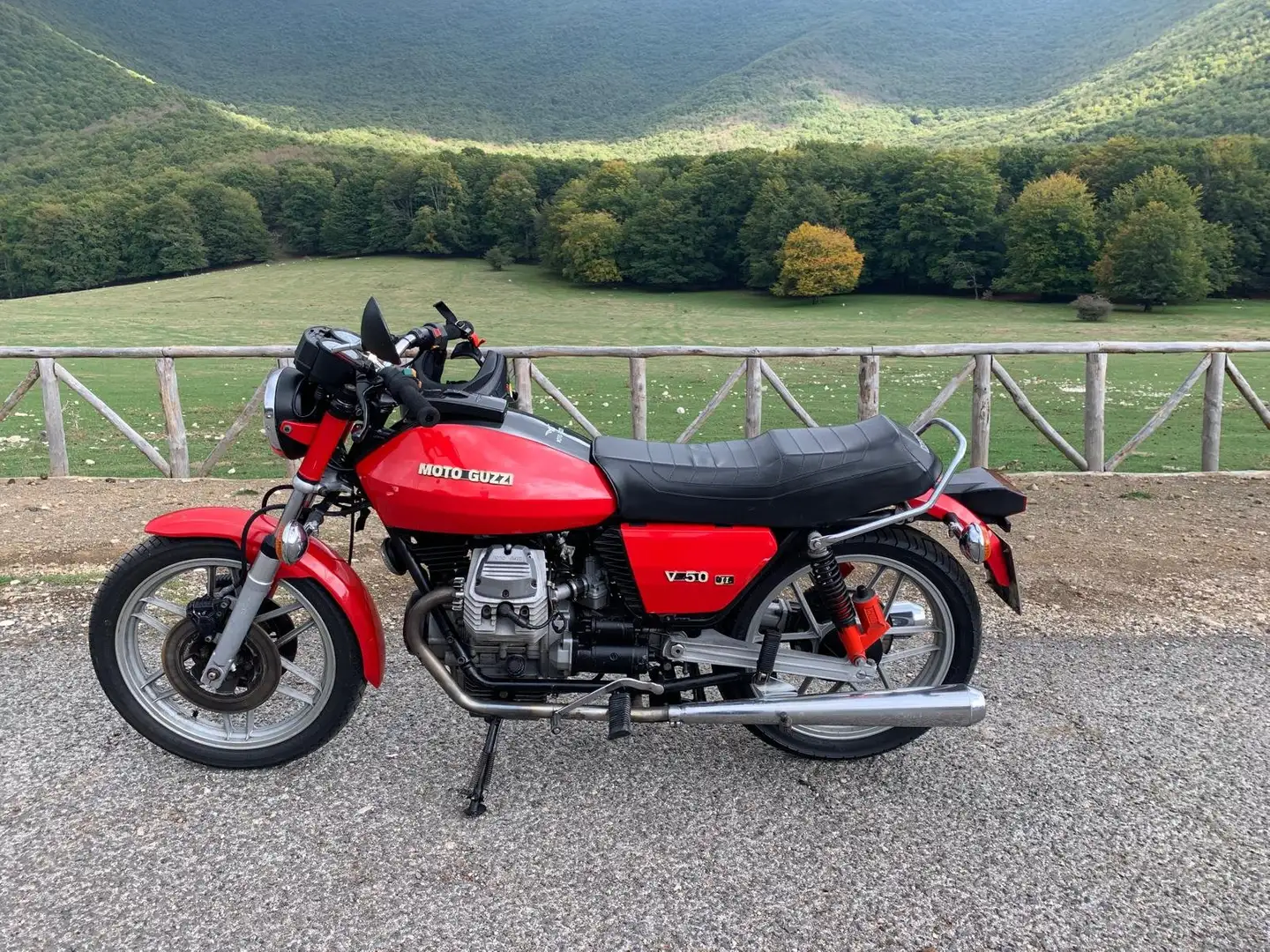 Moto Guzzi V 50 2a serie Czerwony - 1