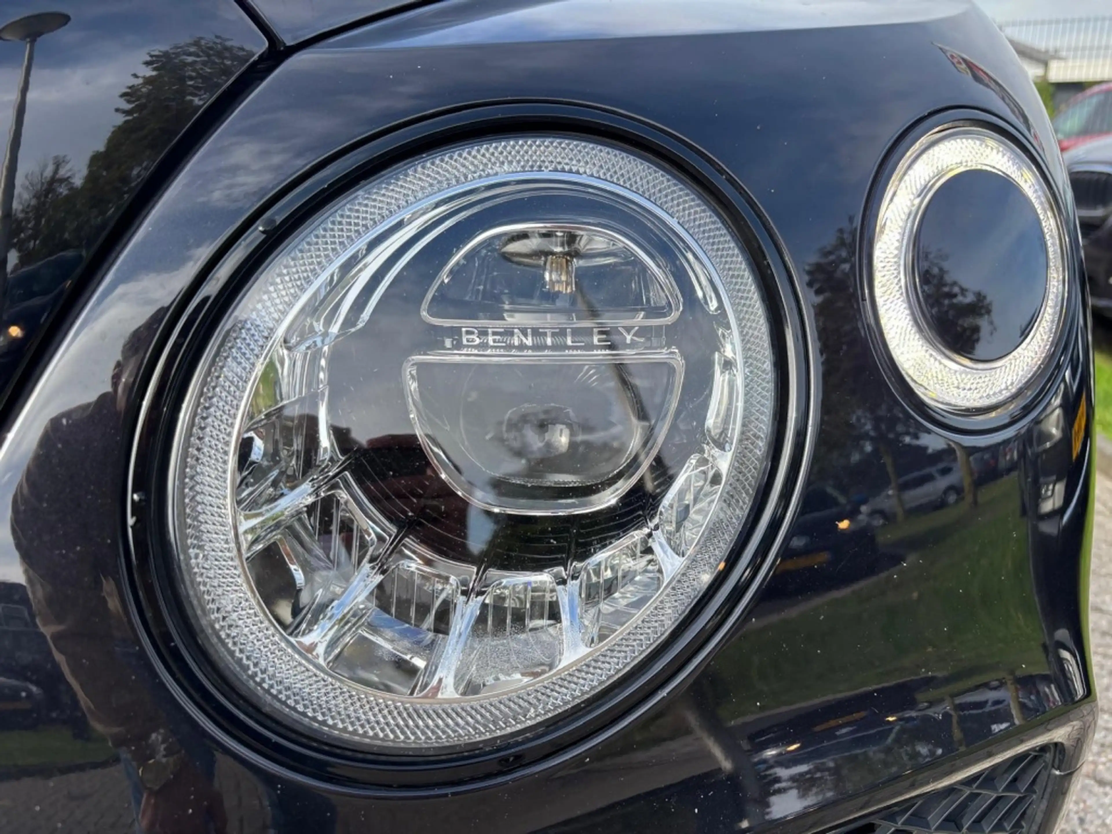 Bentley Bentayga 6.0 W12 Mulliner 2018 Zwart Carbon Akraprovic — photo 9