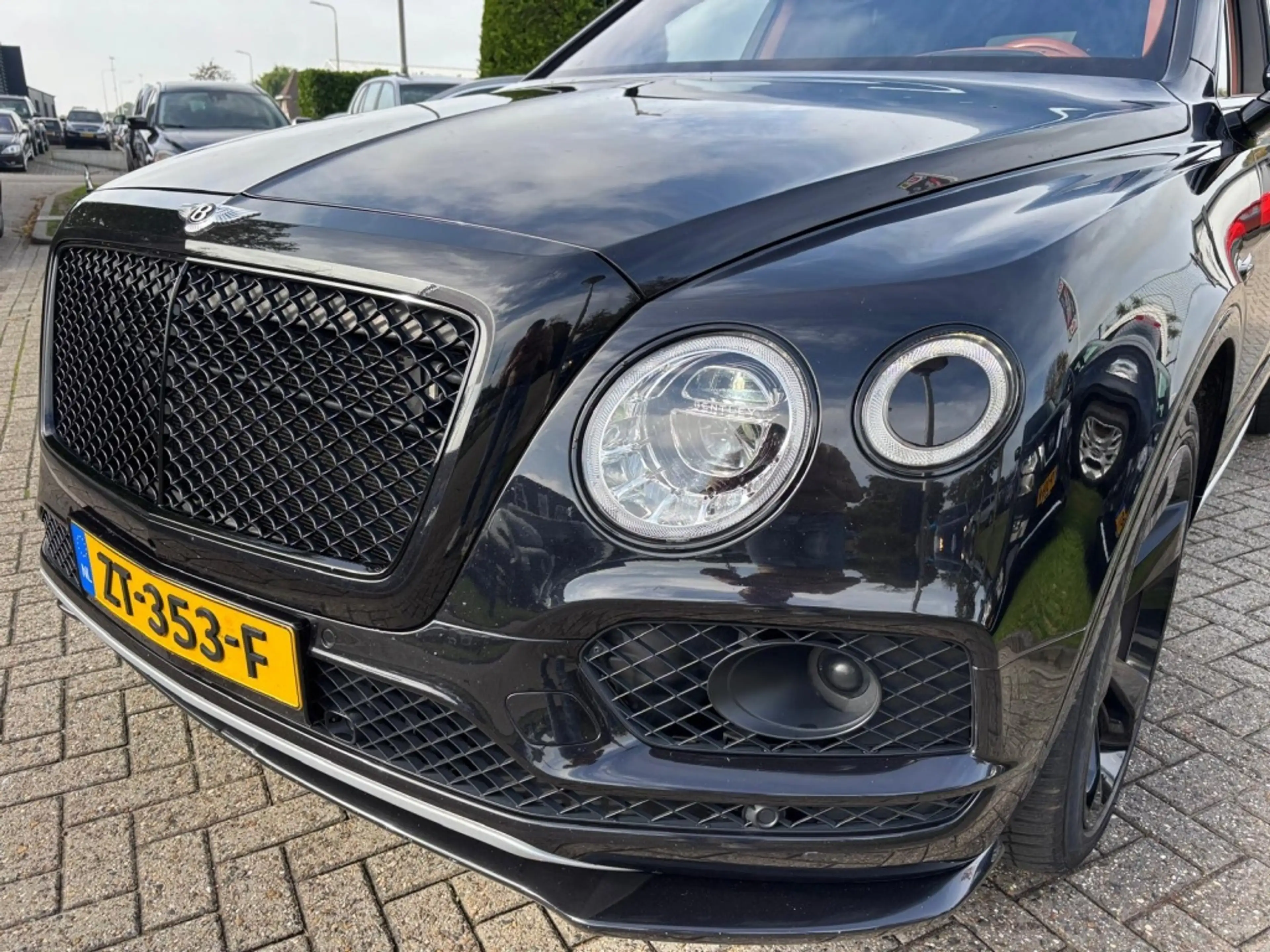 Bentley Bentayga 6.0 W12 Mulliner 2018 Zwart Carbon Akraprovic — photo 10