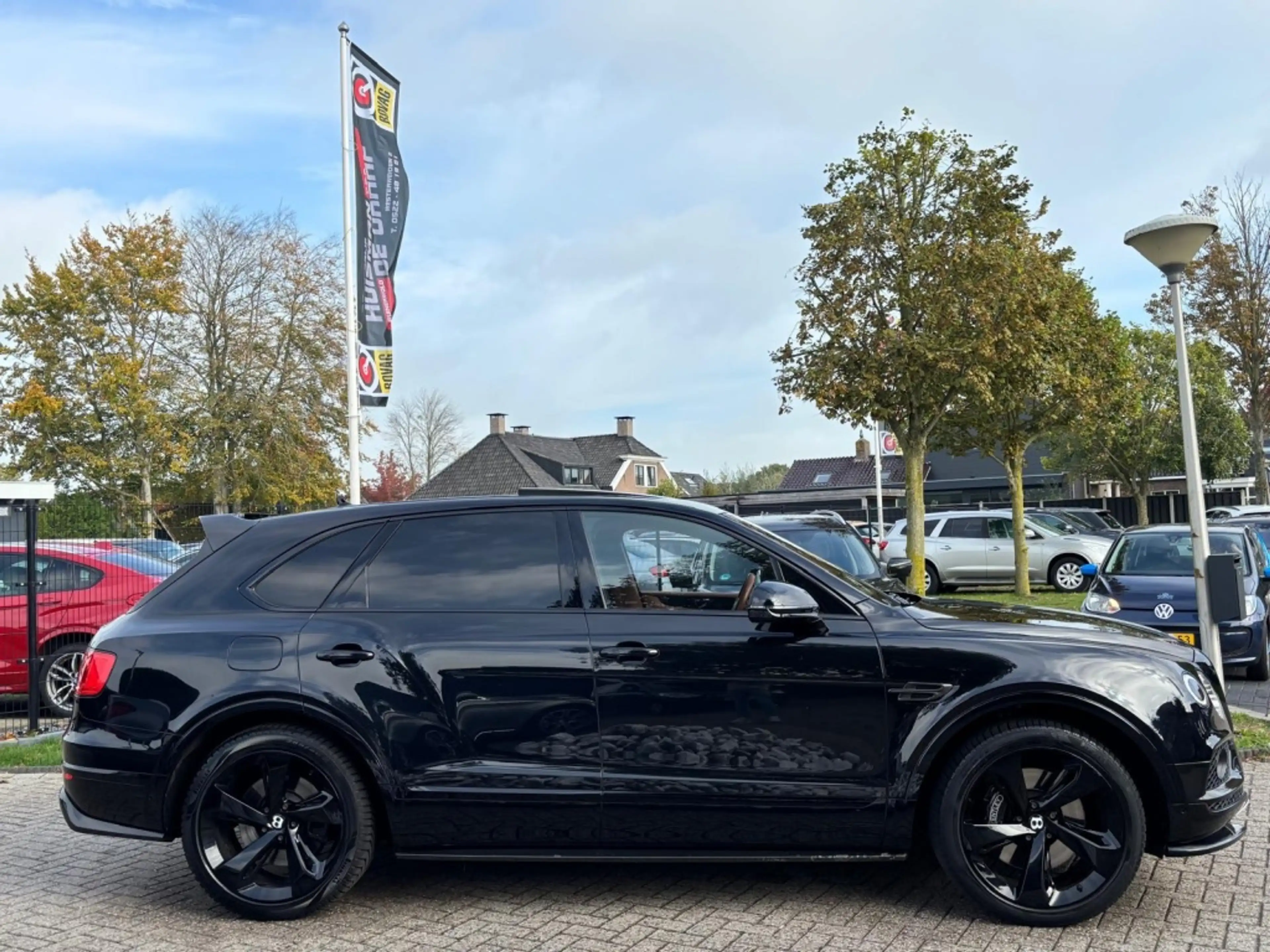 Bentley Bentayga 6.0 W12 Mulliner 2018 Zwart Carbon Akraprovic — photo 4