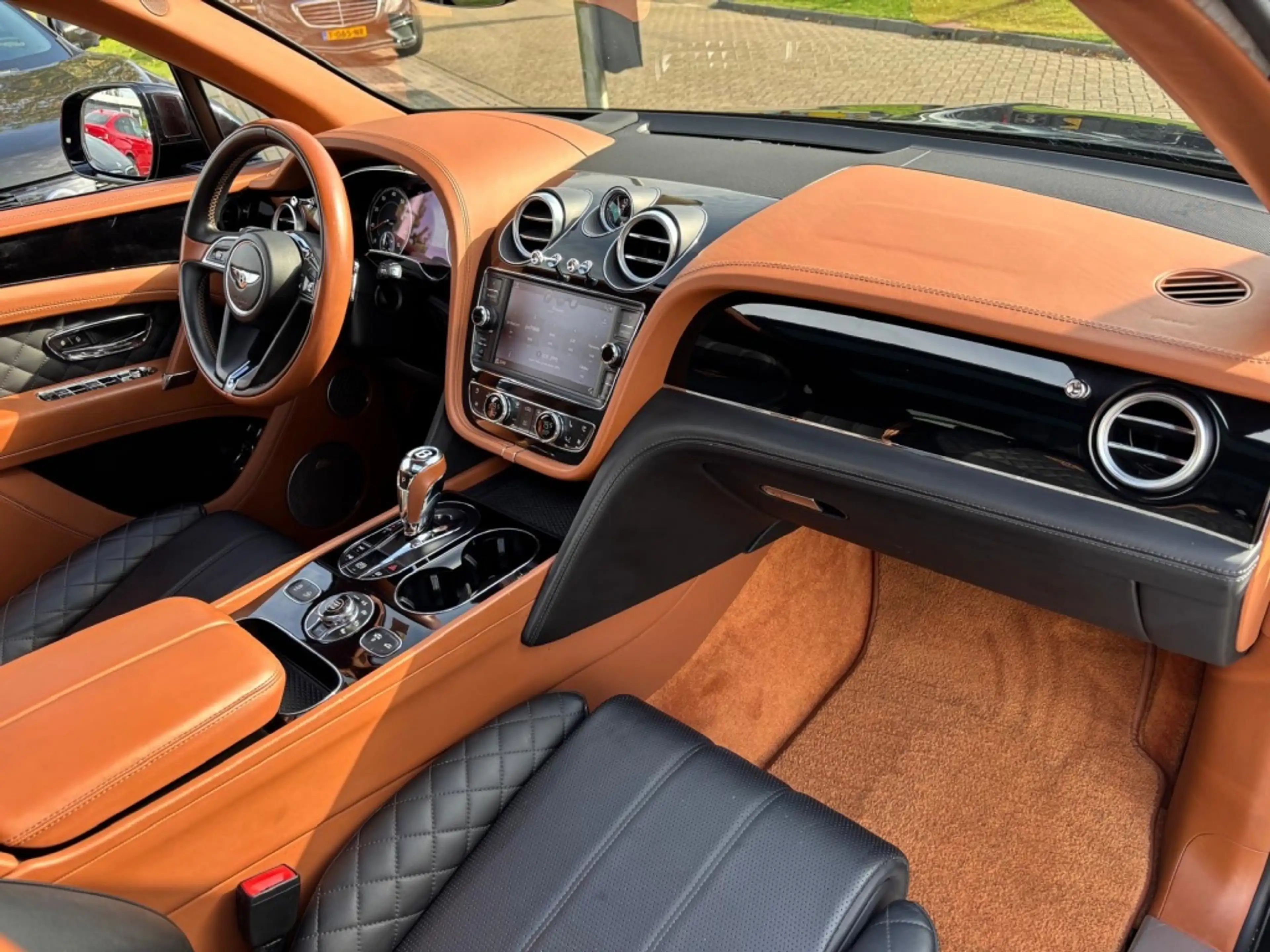 Bentley Bentayga 6.0 W12 Mulliner 2018 Zwart Carbon Akraprovic — photo 22