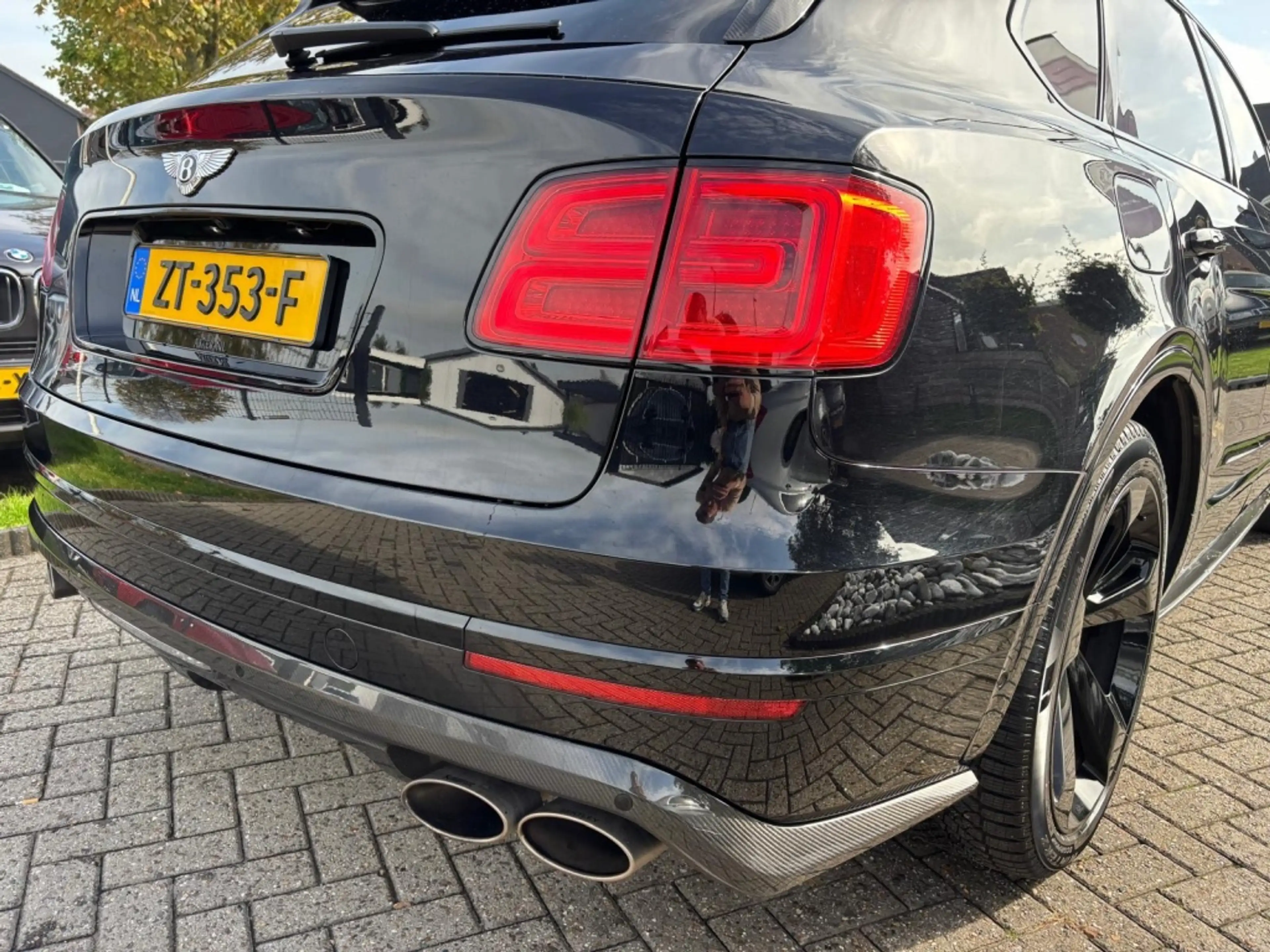 Bentley Bentayga 6.0 W12 Mulliner 2018 Zwart Carbon Akraprovic — photo 12