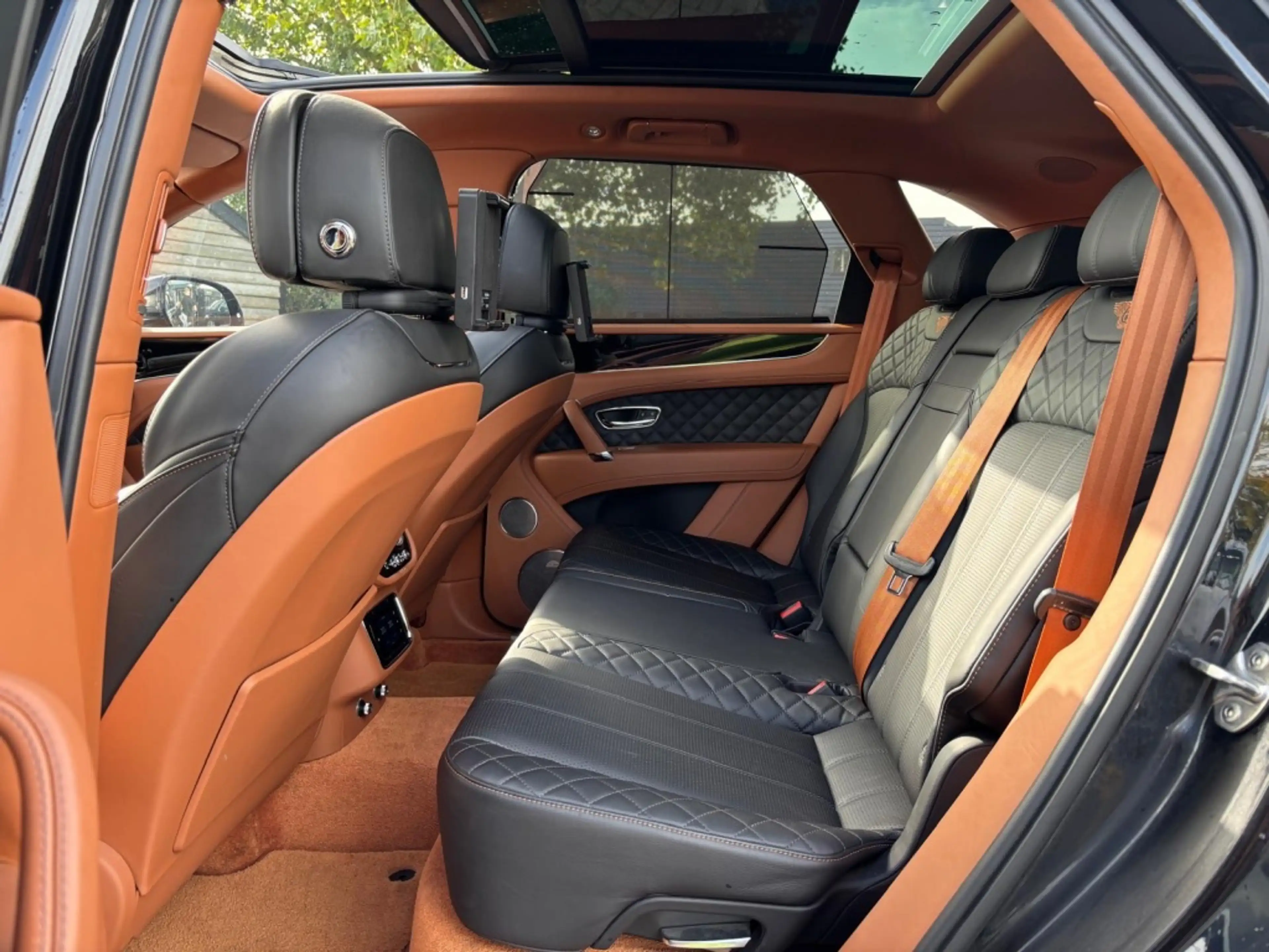 Bentley Bentayga 6.0 W12 Mulliner 2018 Zwart Carbon Akraprovic — photo 20