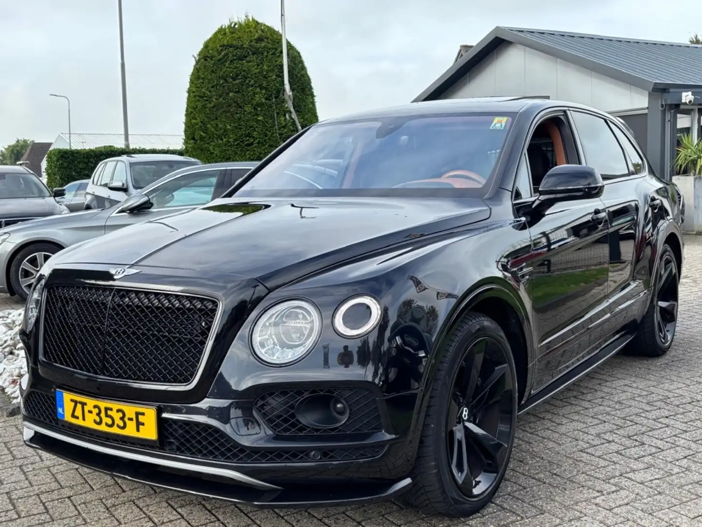 Bentley Bentayga 6.0 W12 Mulliner 2018 Zwart Carbon Akraprovic Schwarz - 1