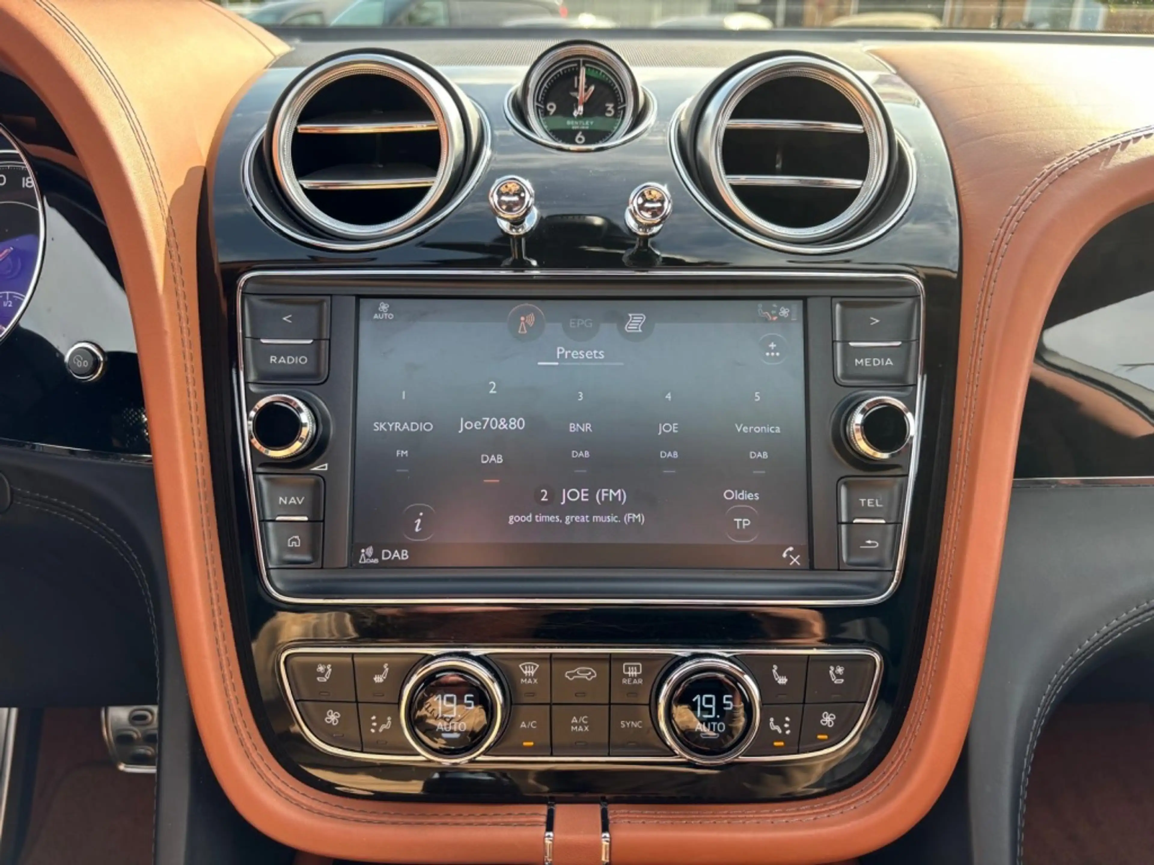 Bentley Bentayga 6.0 W12 Mulliner 2018 Zwart Carbon Akraprovic — photo 31