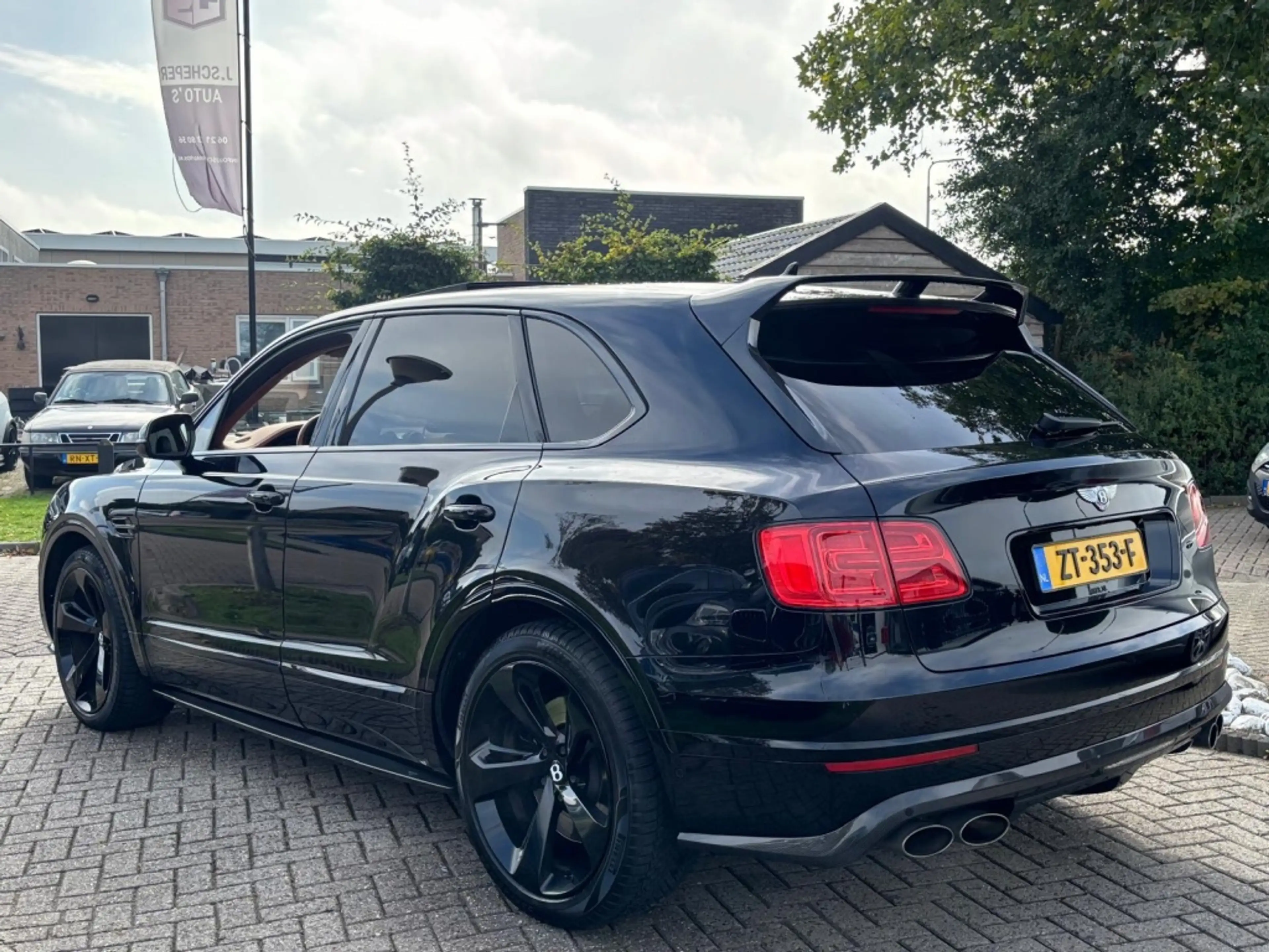 Bentley Bentayga 6.0 W12 Mulliner 2018 Zwart Carbon Akraprovic — photo 7
