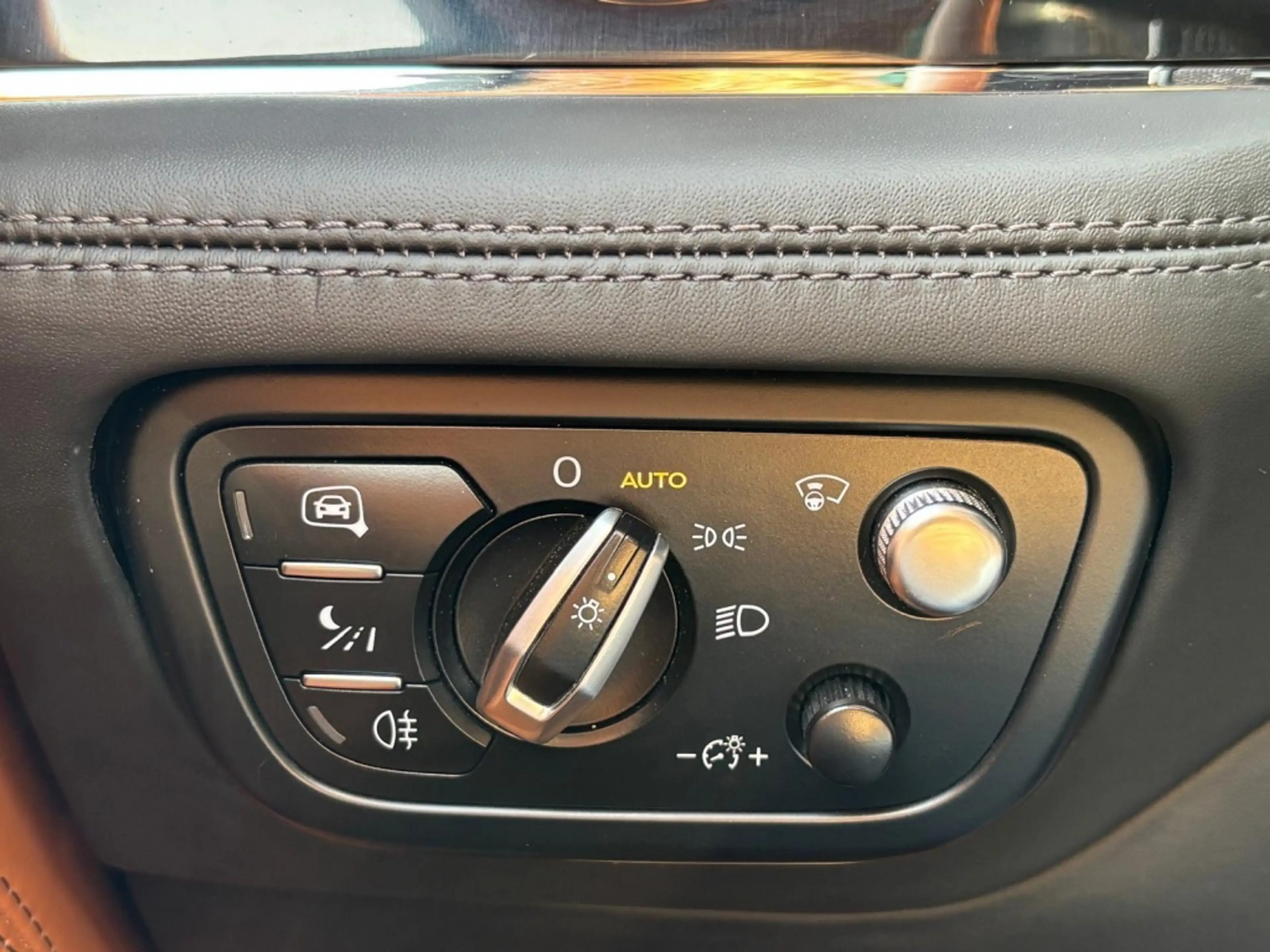 Bentley Bentayga 6.0 W12 Mulliner 2018 Zwart Carbon Akraprovic — photo 29