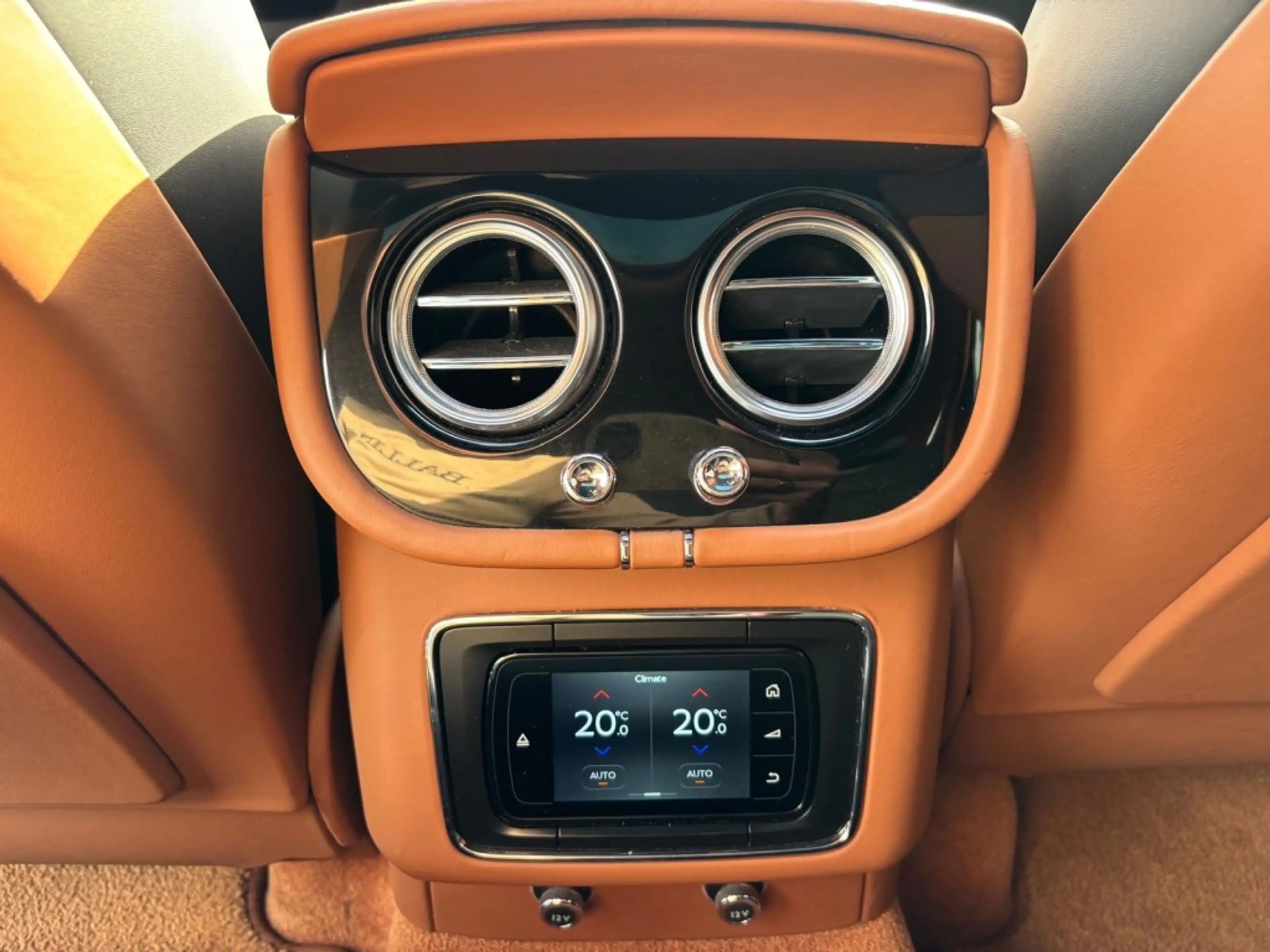 Bentley Bentayga 6.0 W12 Mulliner 2018 Zwart Carbon Akraprovic — photo 19