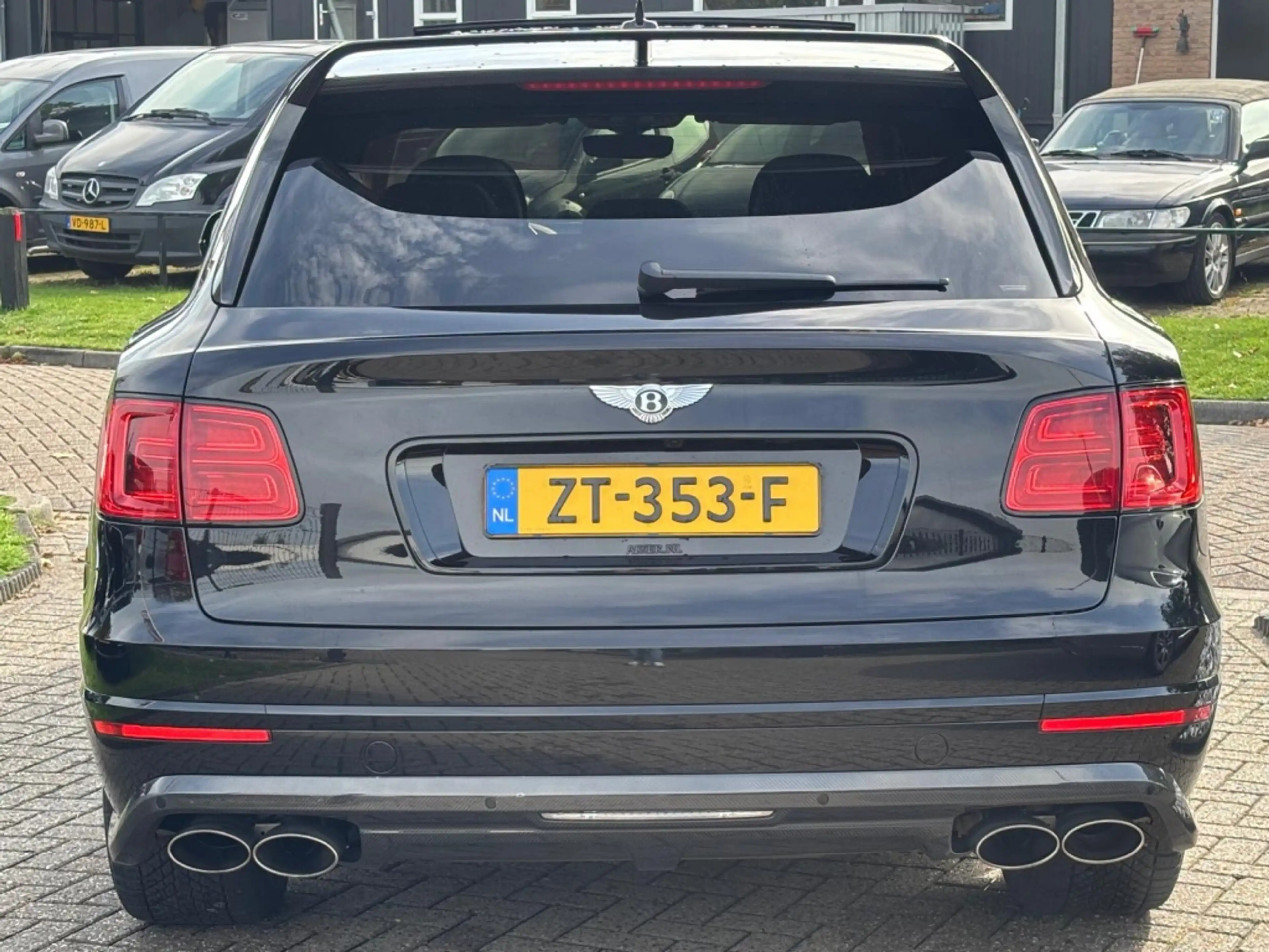 Bentley Bentayga 6.0 W12 Mulliner 2018 Zwart Carbon Akraprovic — photo 6