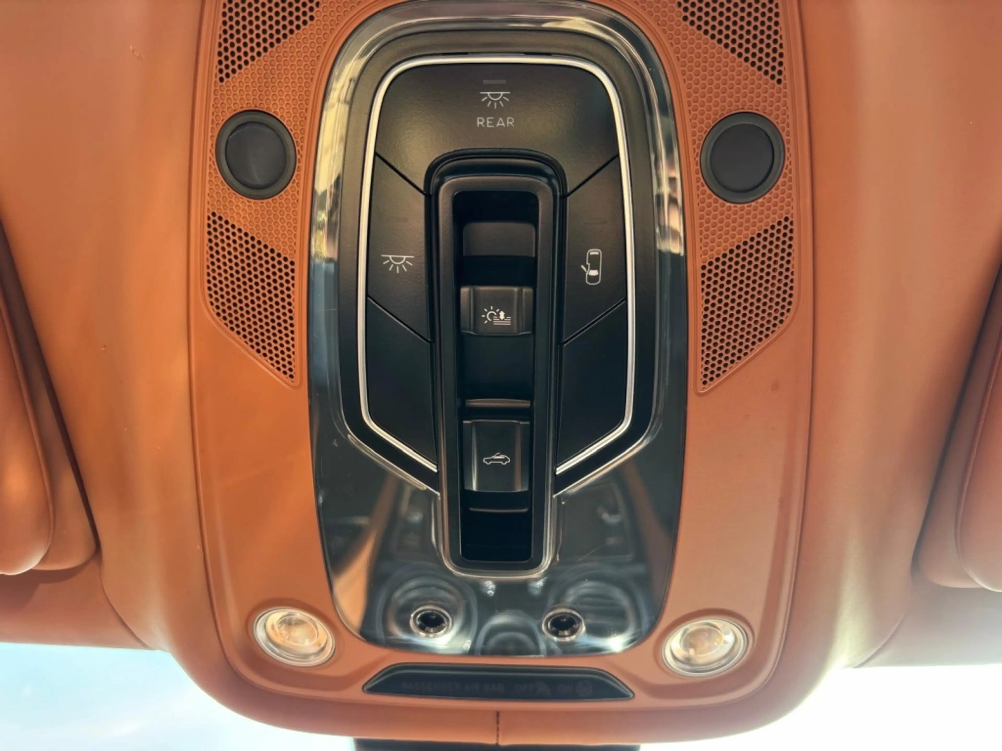 Bentley Bentayga 6.0 W12 Mulliner 2018 Zwart Carbon Akraprovic — photo 36