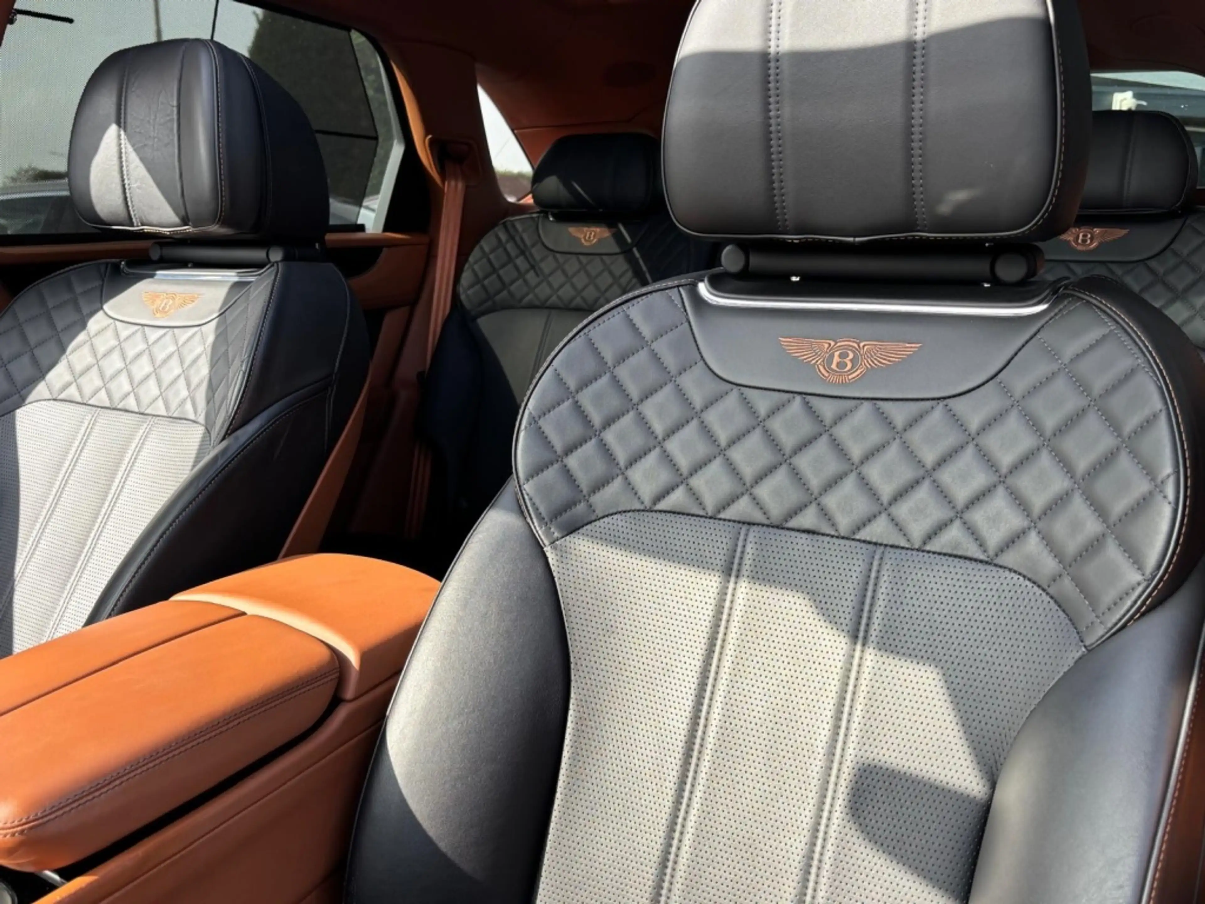 Bentley Bentayga 6.0 W12 Mulliner 2018 Zwart Carbon Akraprovic — photo 27