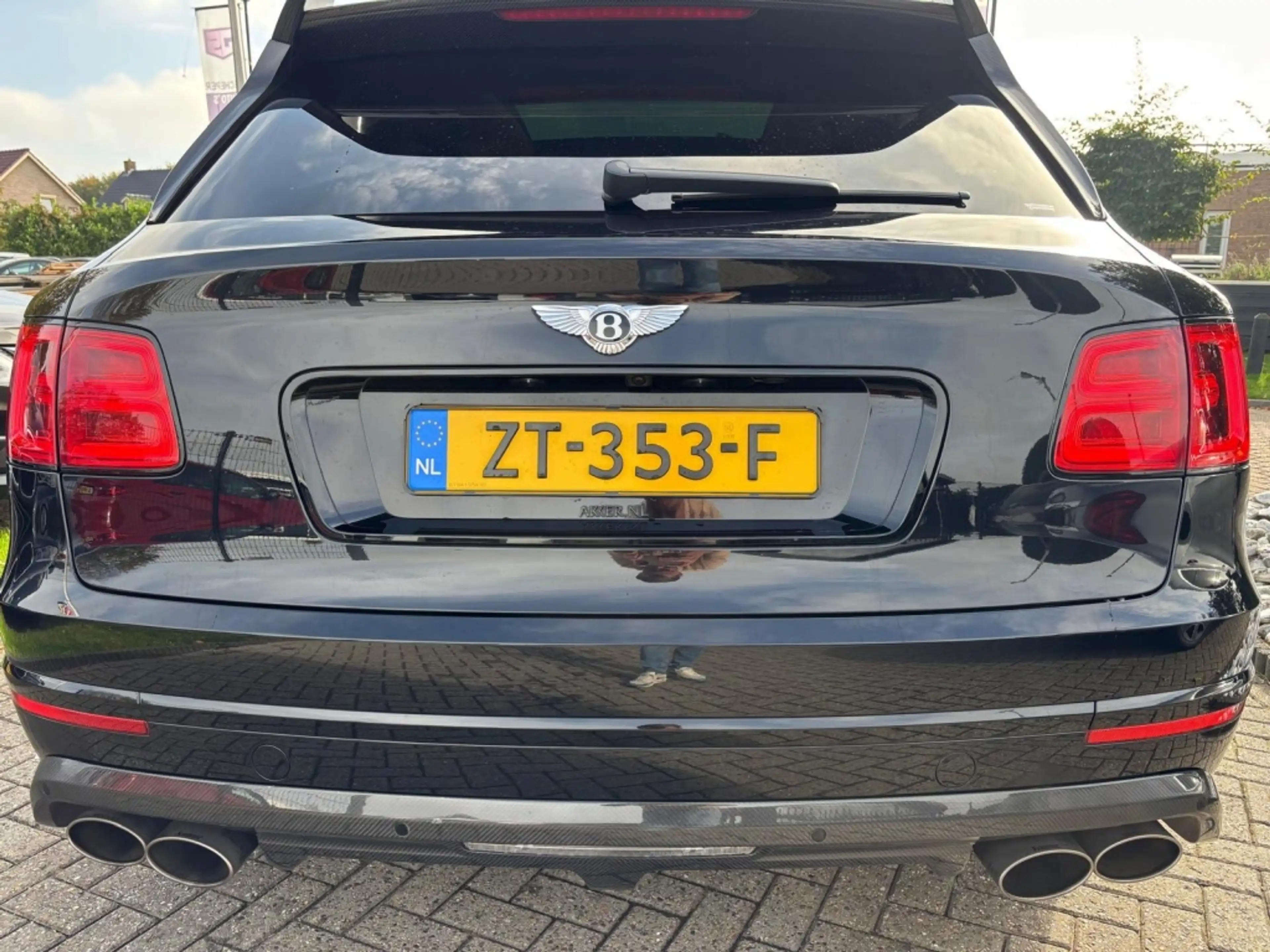Bentley Bentayga 6.0 W12 Mulliner 2018 Zwart Carbon Akraprovic — photo 11