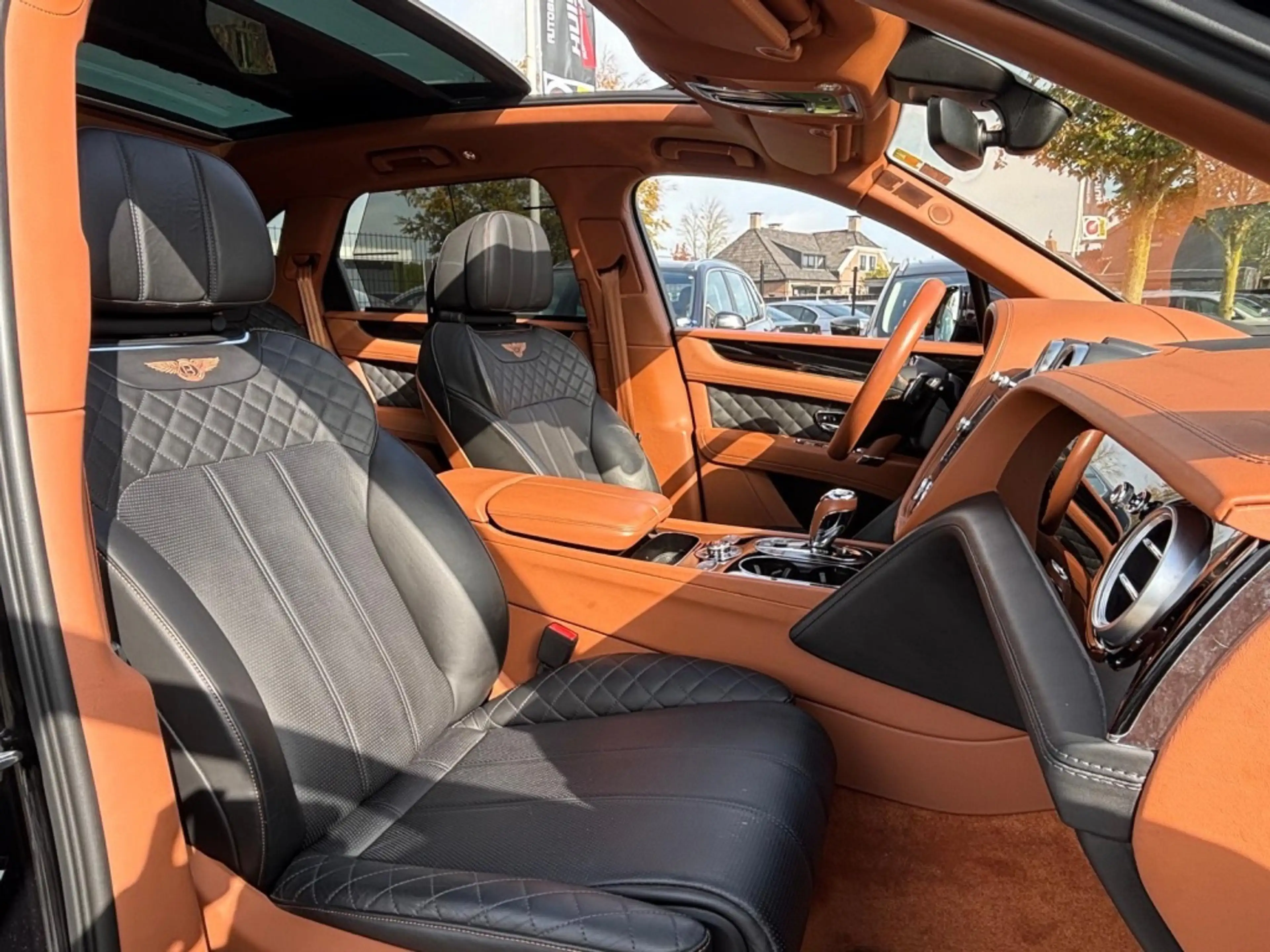 Bentley Bentayga 6.0 W12 Mulliner 2018 Zwart Carbon Akraprovic — photo 24