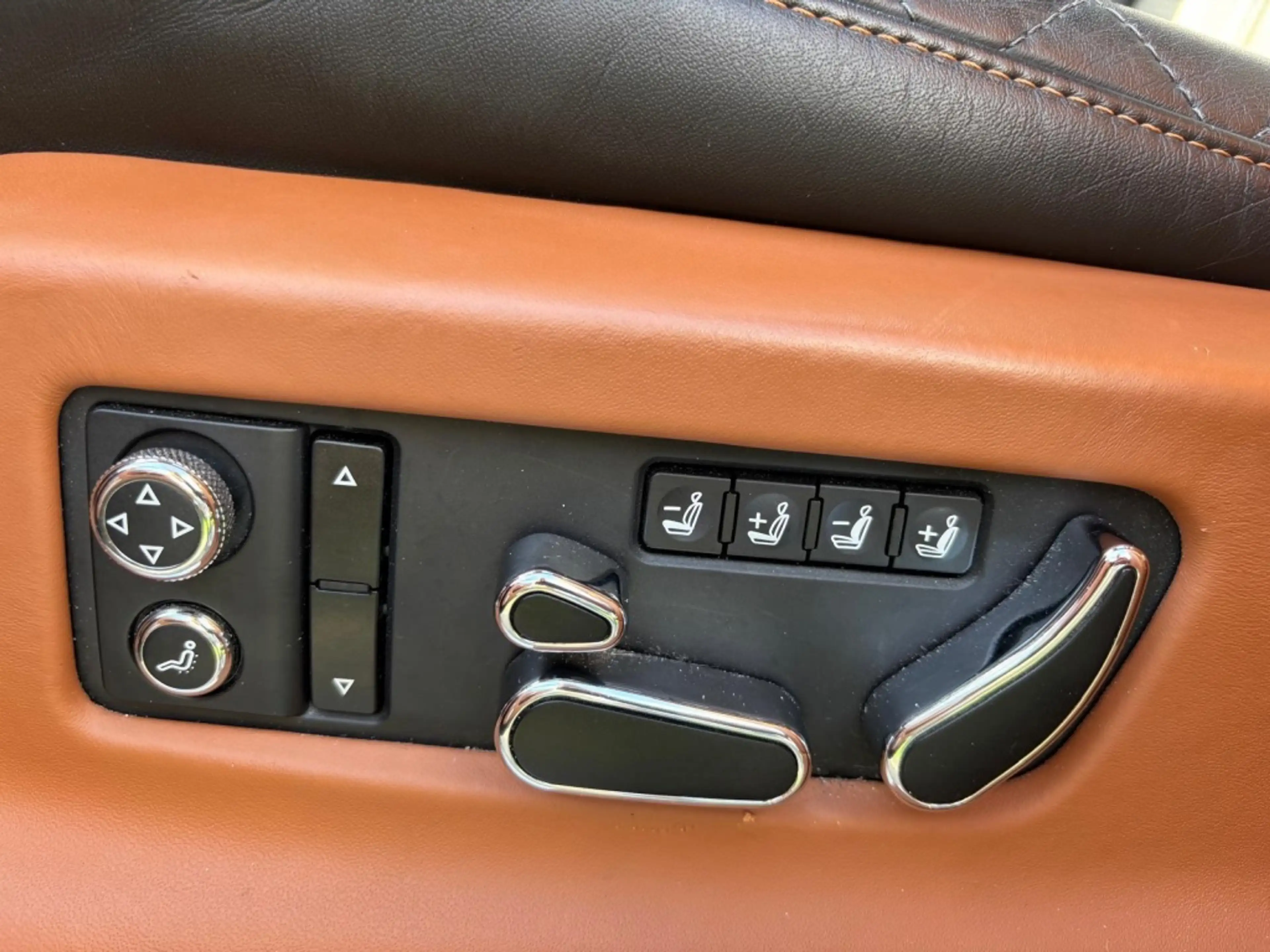 Bentley Bentayga 6.0 W12 Mulliner 2018 Zwart Carbon Akraprovic — photo 26